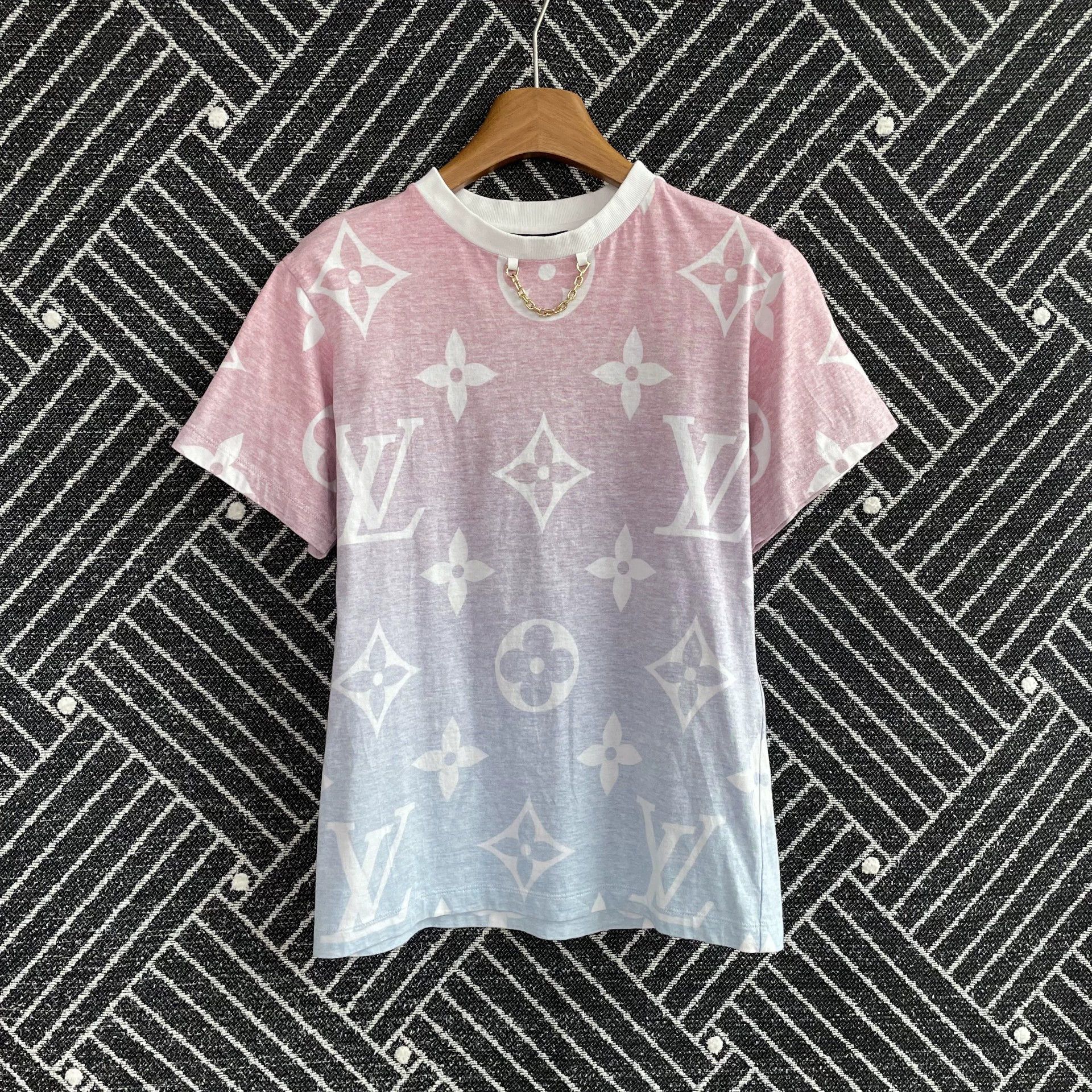 Louis Vuitton LV 99 New Gradient All Over Print T-Shirt Women's S Size S / US 4 / IT 40 - 1 Thumbnail