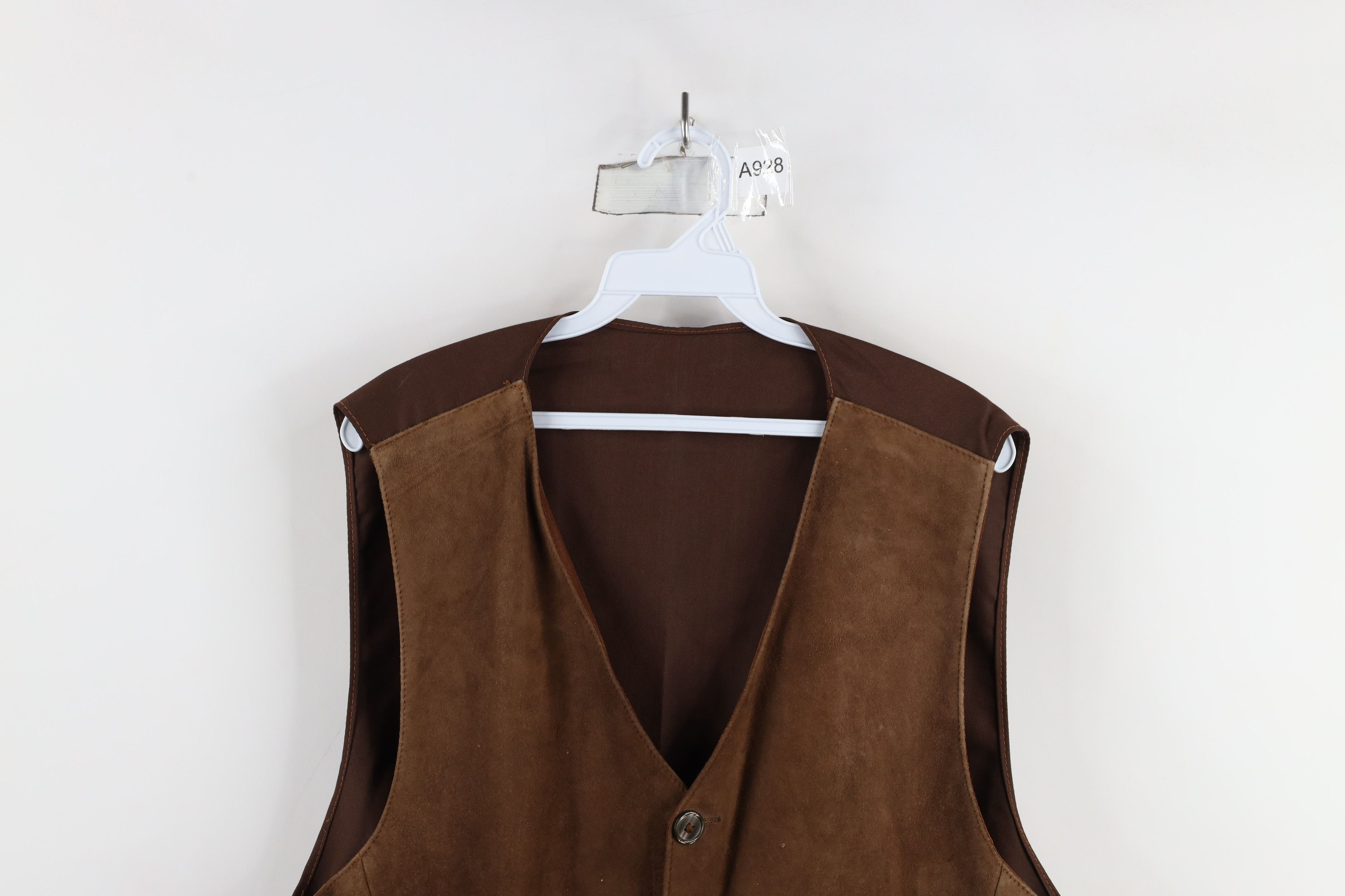 Vintage Vintage 90s Streetwear Suede Leather Buckle Back Vest Jacket Size US XXL / EU 58 / 5 - 2 Thumbnail