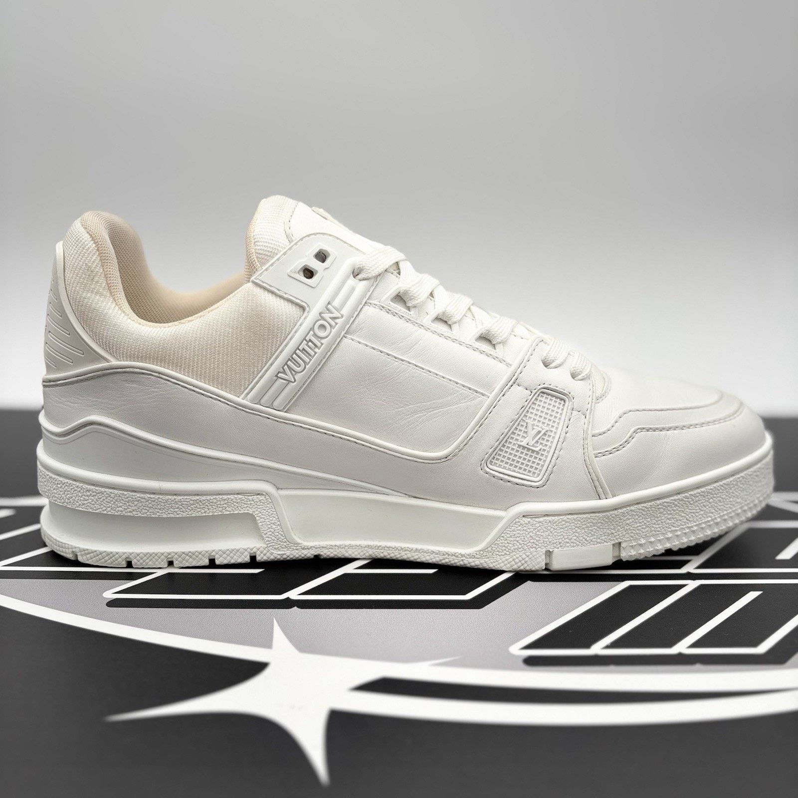 Louis Vuitton Louis Vuitton Trainer ' White ' | EXCELLENT CONDITION! Size US 8.5 / EU 41-42 - 15 Thumbnail