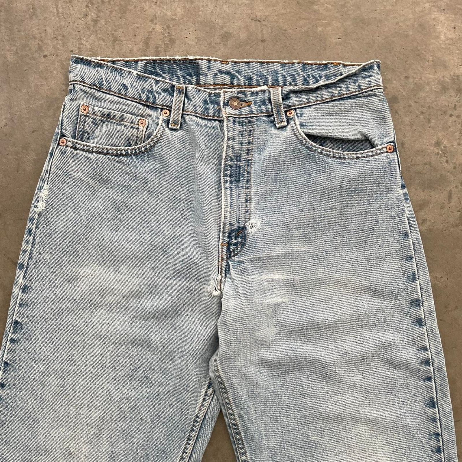 Levi's Vintage 90s Levi’s 550 Light Wash Denim Jeans Size US 32 / EU 48 - 2 Thumbnail