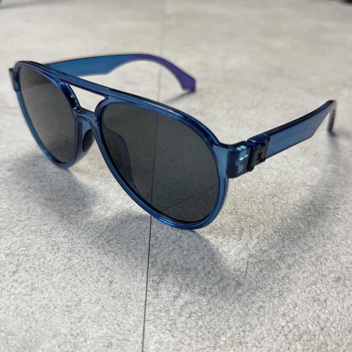 Louis Vuitton Louis Vuitton Z1190E Pilot Rainbow Blue Sunglasses Size ONE SIZE - 1 Thumbnail