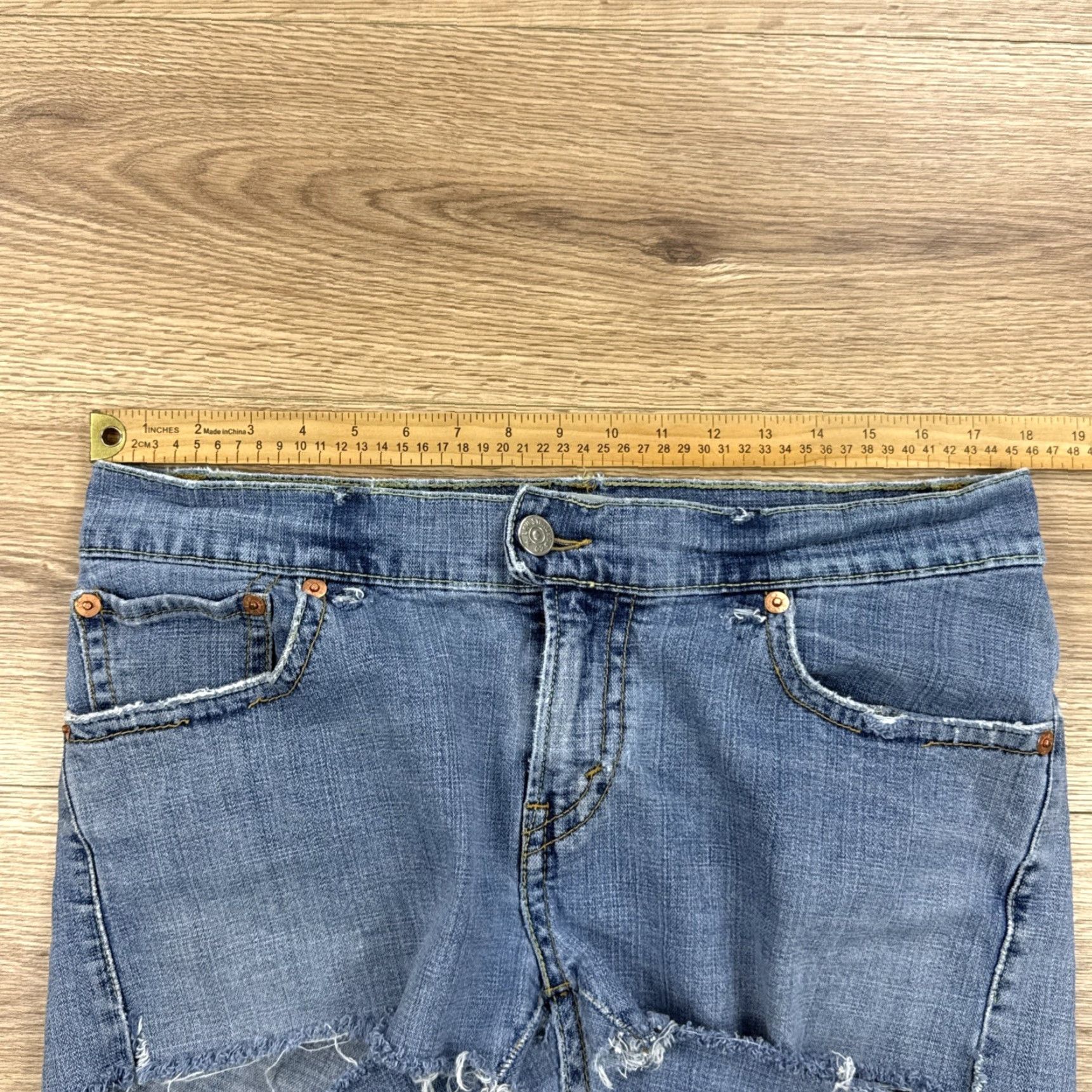 Levi's Levi’s 542 14M Denim Flap Pockets Cut-Off Shorts Women Blue 14 Pockets Damaged? No, Destroyed? No. (Note: must avoid adding words). Size 36" / US 14 / IT 50 - 3 Thumbnail