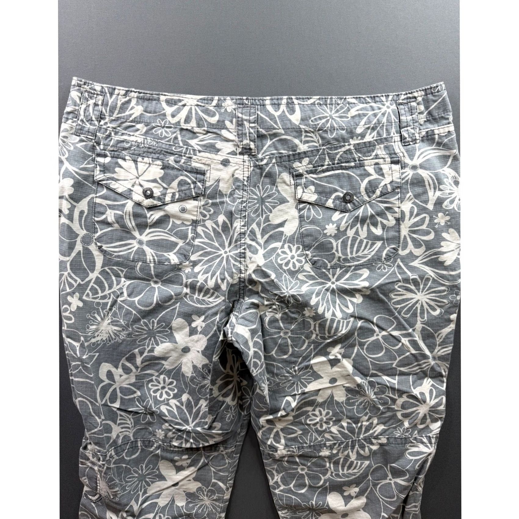 Gloria Vanderbilt Gloria Vanderbilt Capri Pants Womens Grey Floral Drawstring Cargo 16 Size 38" / US 16 / IT 52 - 6 Thumbnail