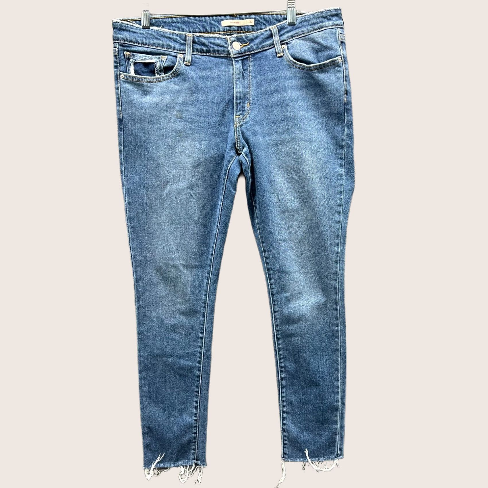Levi's Levi's 711 Jeans Womens 32 Blue Denim Skinny Distressed Light Wash Cotton Denim Jeans Regular Inseam 28in Womens Jeans Skinny Distressed Cotton Blue Size 24" / US 00 / IT 34 - 1 Thumbnail