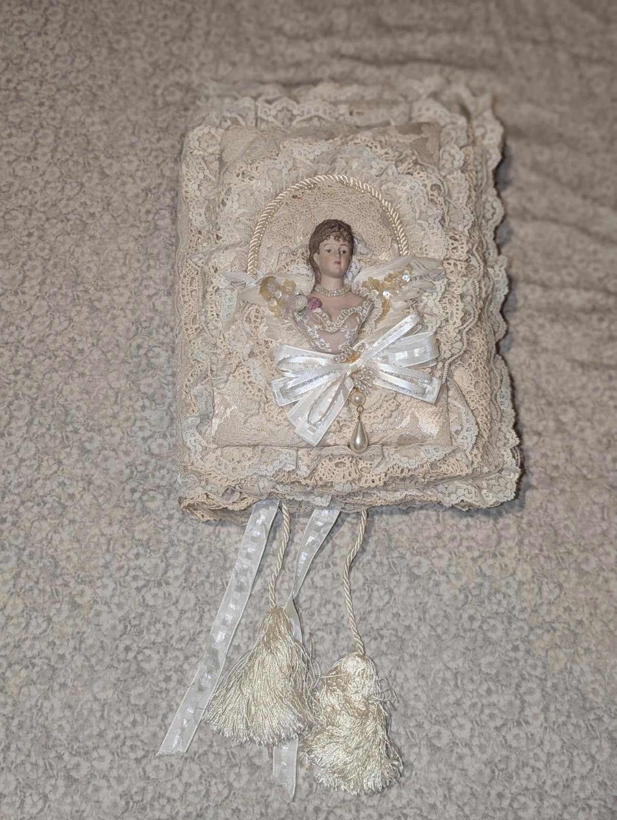Designer Vintage DS-MAX Lace Victorian Photo Album With Doll Figurine Size ONE SIZE - 2 Thumbnail