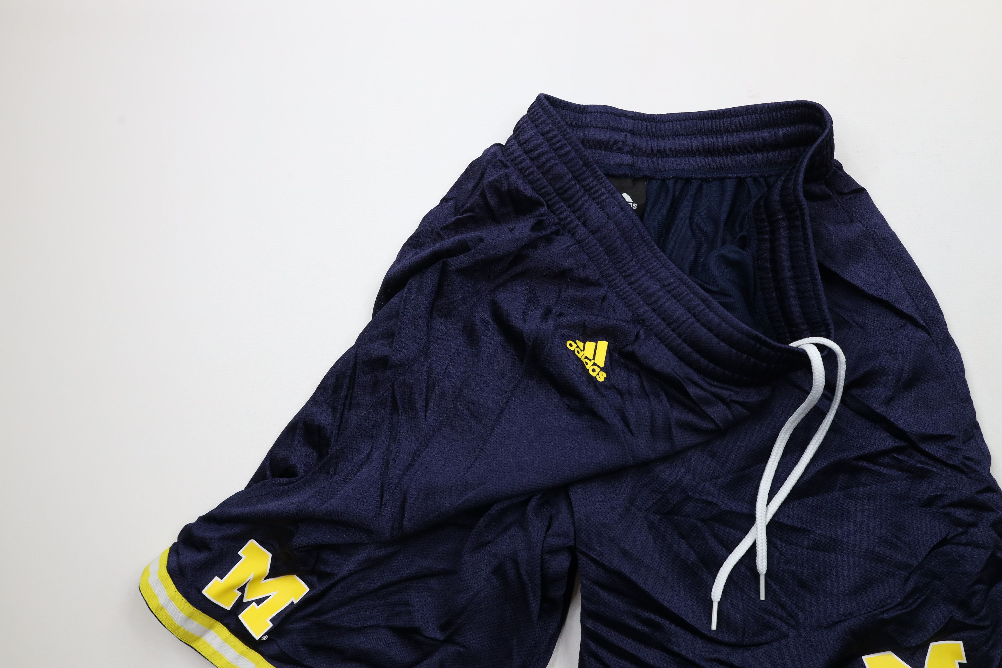 Adidas × Vintage Retro Adidas University of Michigan Basketball Shorts Size US 36 / EU 52 - 7 Thumbnail