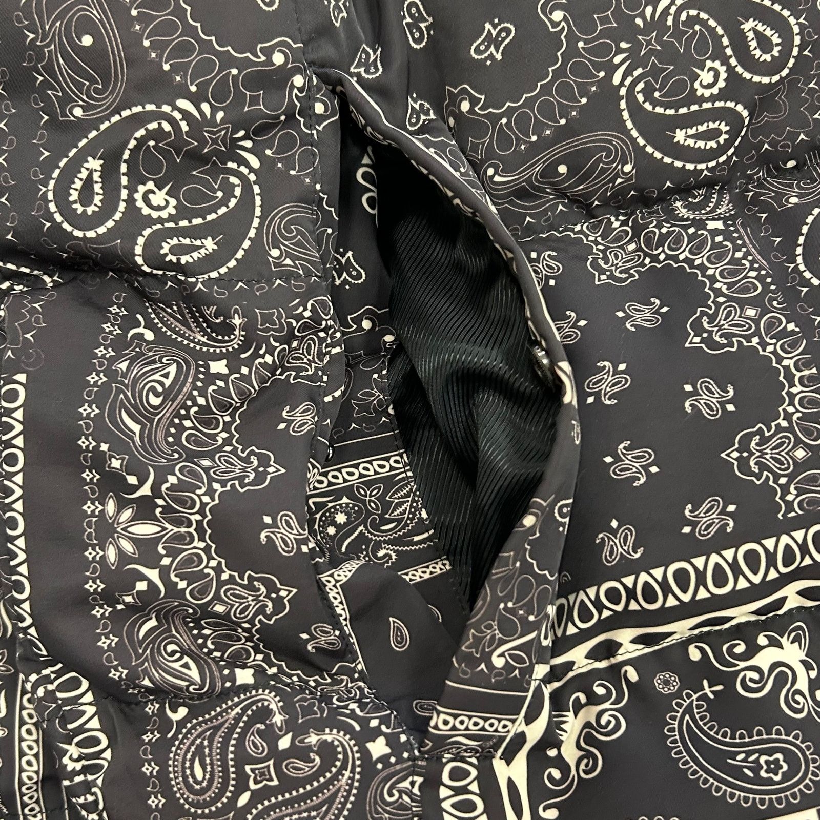 The North Face maison article puffer jacket bandana black white size Large Size US L / EU 52-54 / 3 - 3 Thumbnail