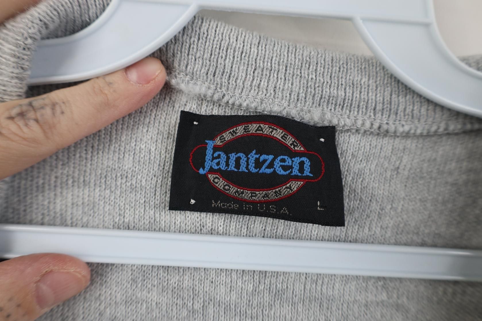 Vintage Vintage 70s Streetwear Soft Knit V-Neck Sweater Vest USA Size US L / EU 52-54 / 3 - 7 Thumbnail