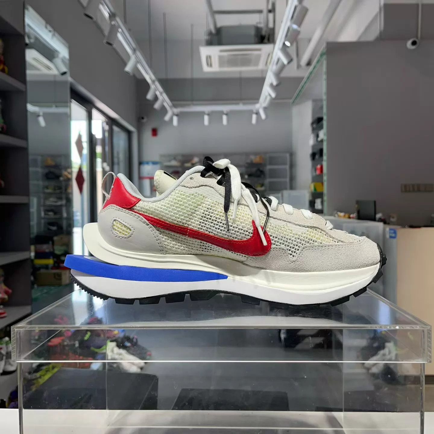 Nike Sacai x Nike VaporWaffle White/Grey 44 Worn Once Boxed Size US 10 / EU 43 - 3 Thumbnail