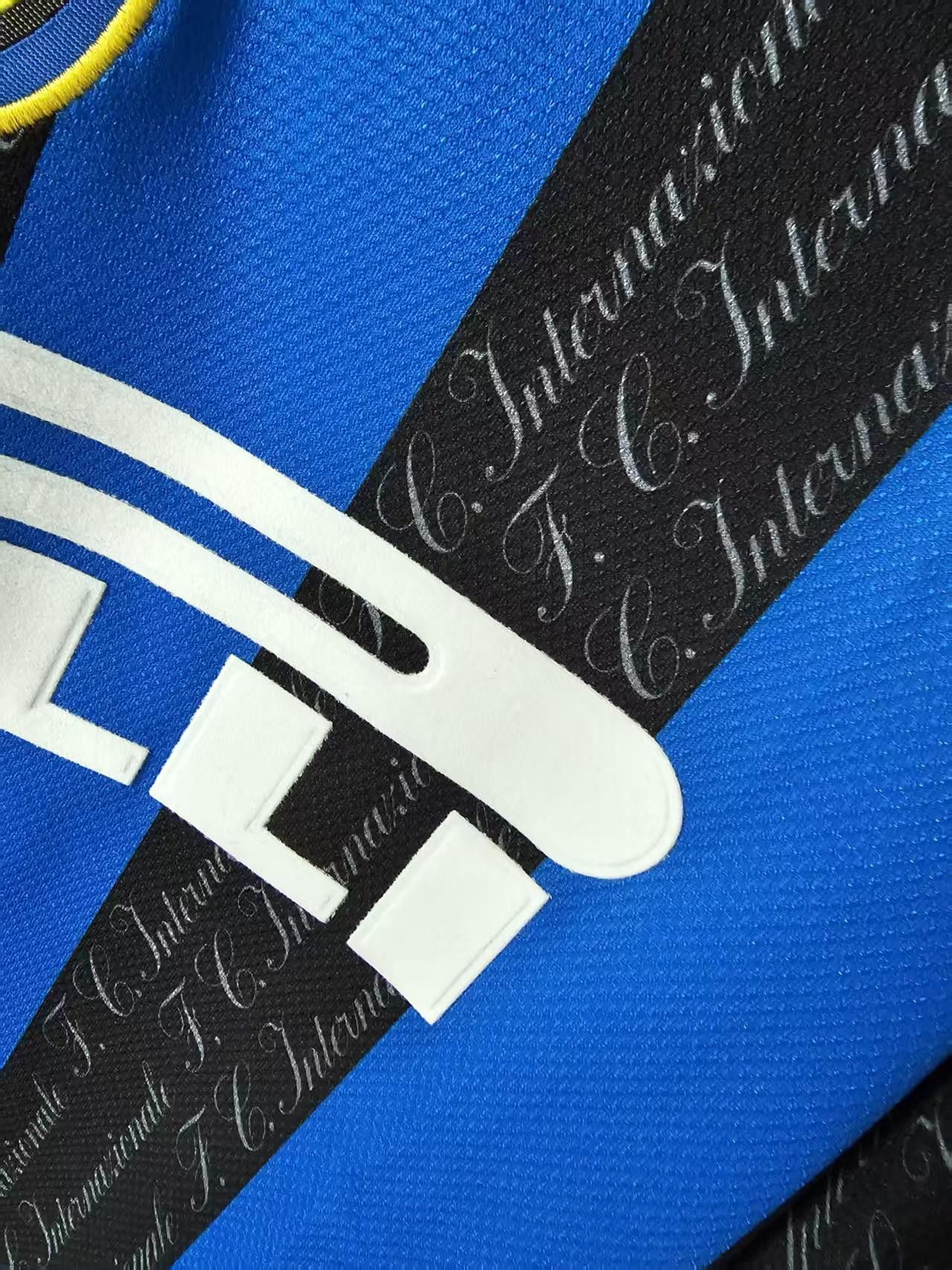 Other 1998 Inter Milan Jersey Size US S / EU 44-46 / 1 - 3 Thumbnail