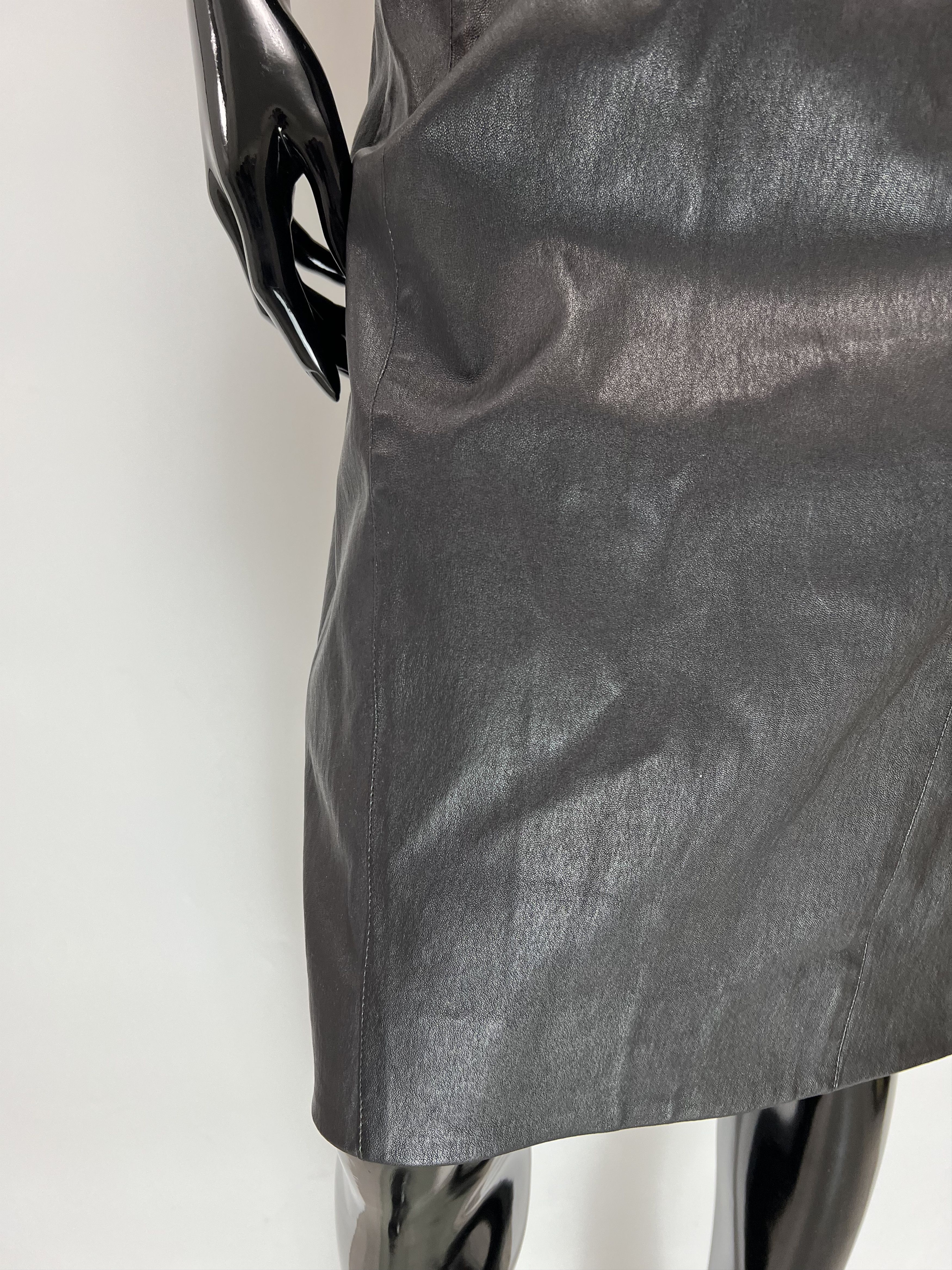 Prada Prada Black Leather Midi Skirt Size IT 44 Size 30" / US 8 / IT 44 - 4 Thumbnail