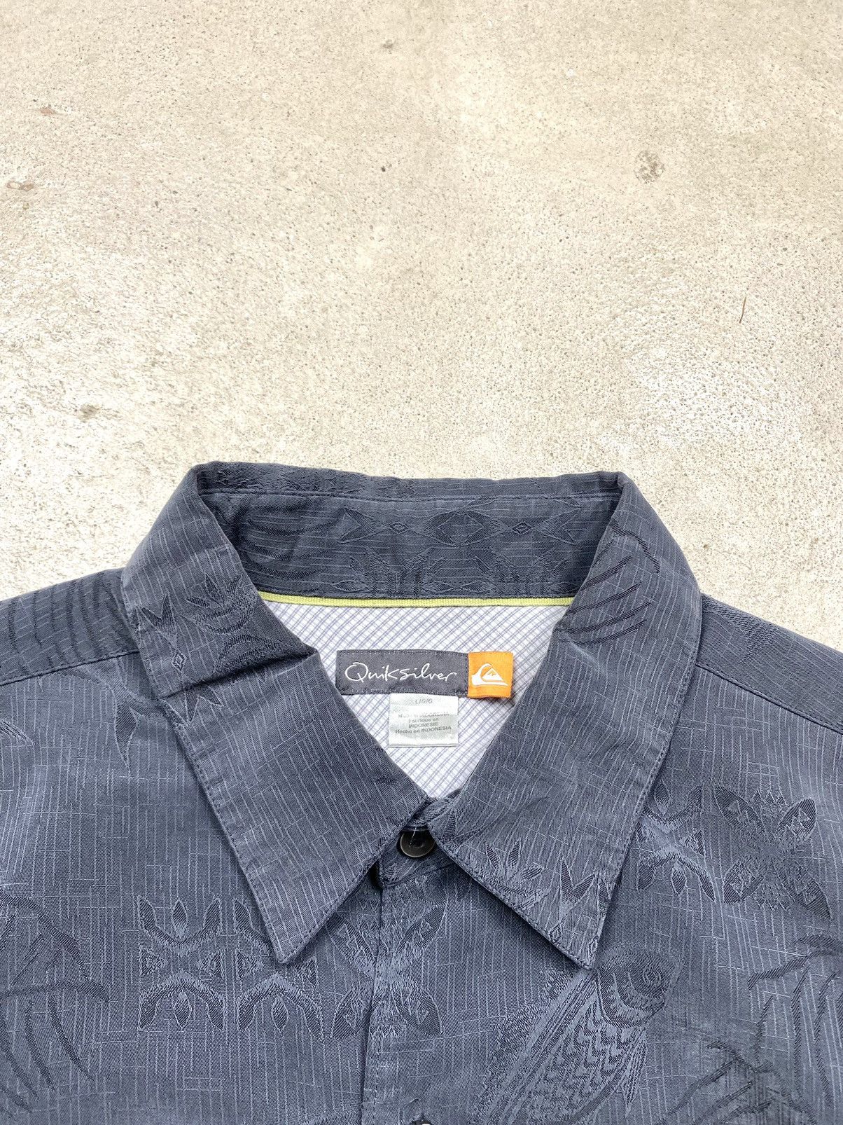Quiksilver Vintage Quiksilver Embroidered Shirt Tee Surf Style Oakley Size US L / EU 52-54 / 3 - 14 Thumbnail