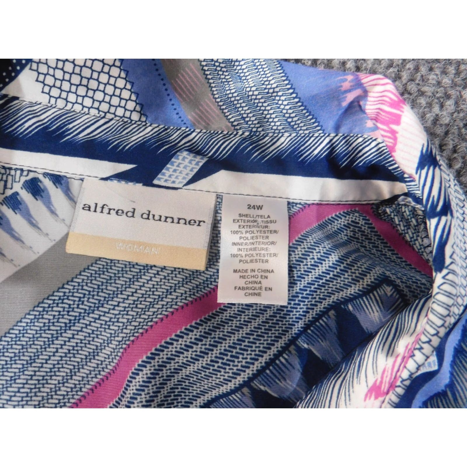 Vintage **Alfred Dunner Women's Blue Geometric Long Sleeve Lined Button-Up Top** User: Alfred Dunner Women's Blue Geometric Long Sleeve Lined Button-Up Top Size 4XL / US 24-26 - 5 Thumbnail