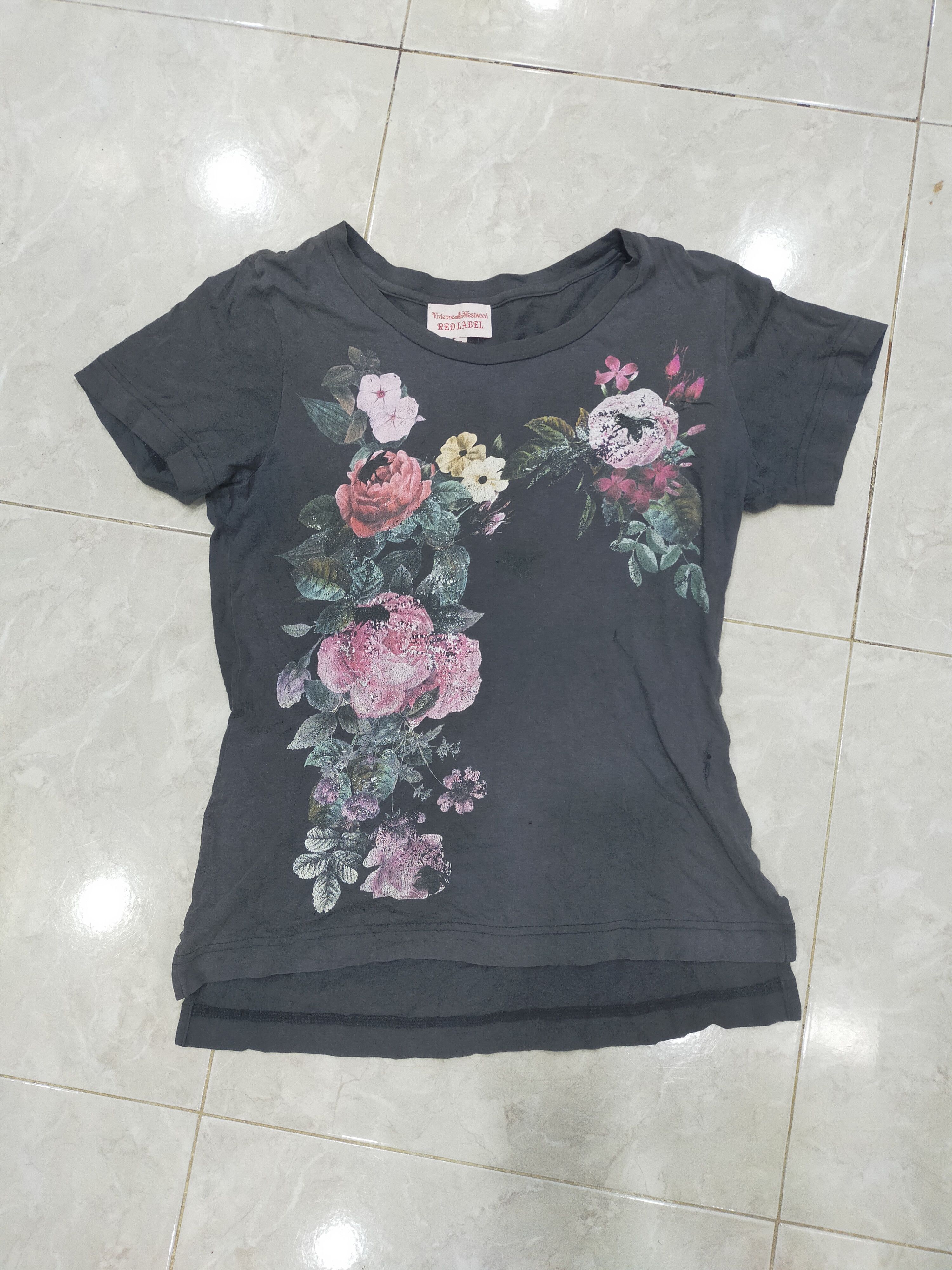 Designer × Vintage × Vivienne Westwood Vintage Vivienne Westwood Distressed Tee Size S / US 4 / IT 40 - 1 Thumbnail