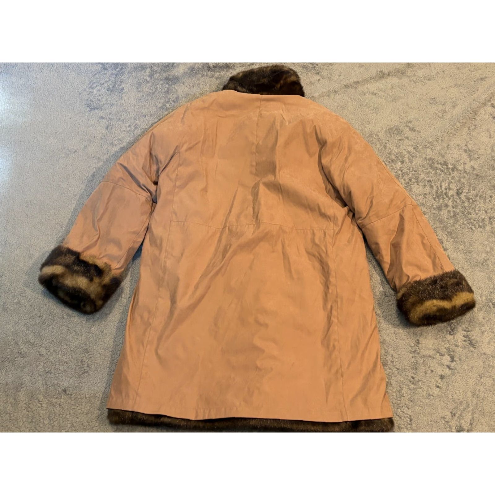 Jones New York VINTAGE Jones New York Reversible Faux Fur Coat Womens Medium Tan Beige Button Size M / US 6-8 / IT 42-44 - 5 Thumbnail