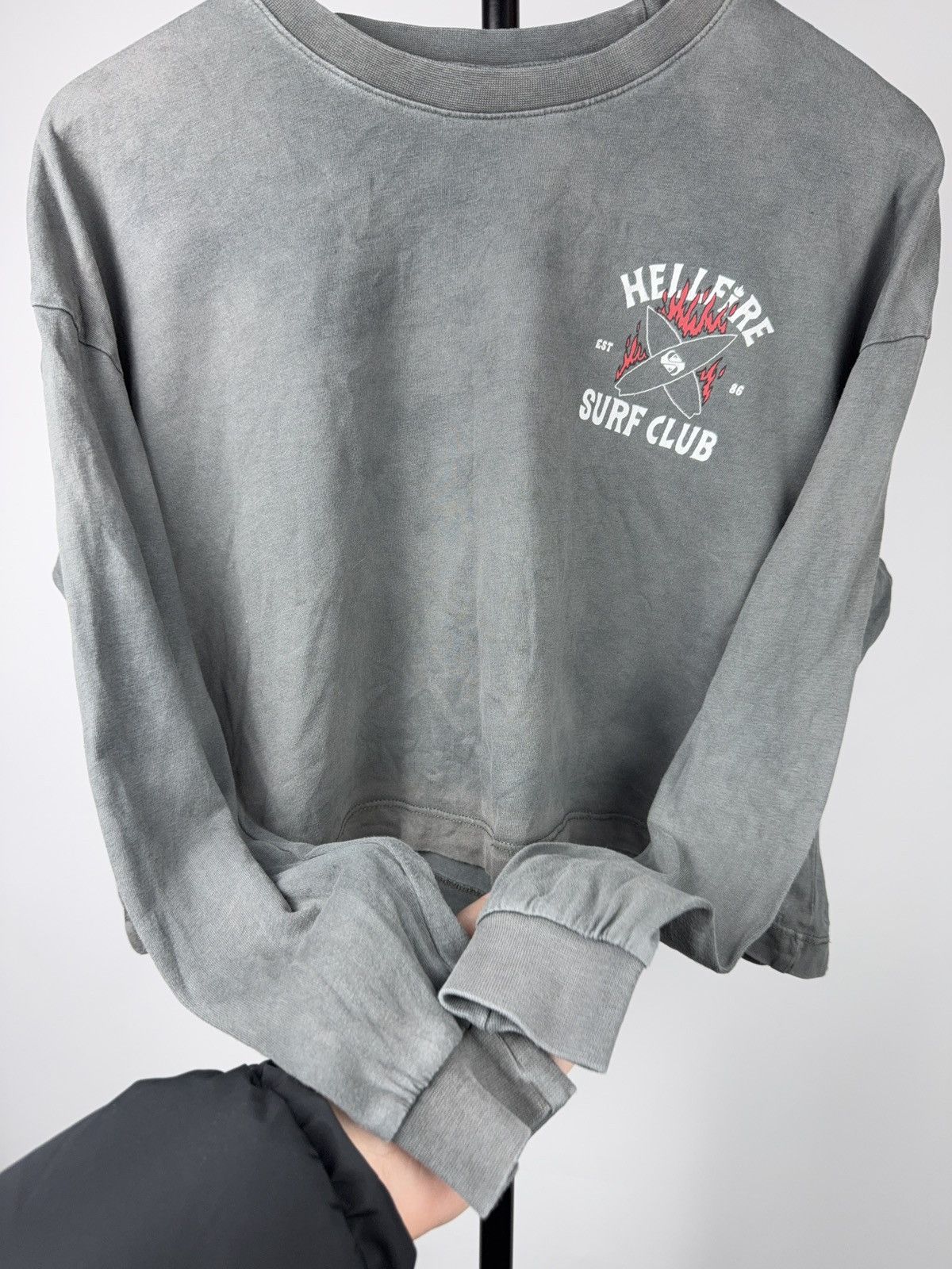 Quiksilver Quiksilver x Stranger Things Hellfire Surf Club Cropped long Size XS / US 0-2 / IT 36-38 - 12 Thumbnail