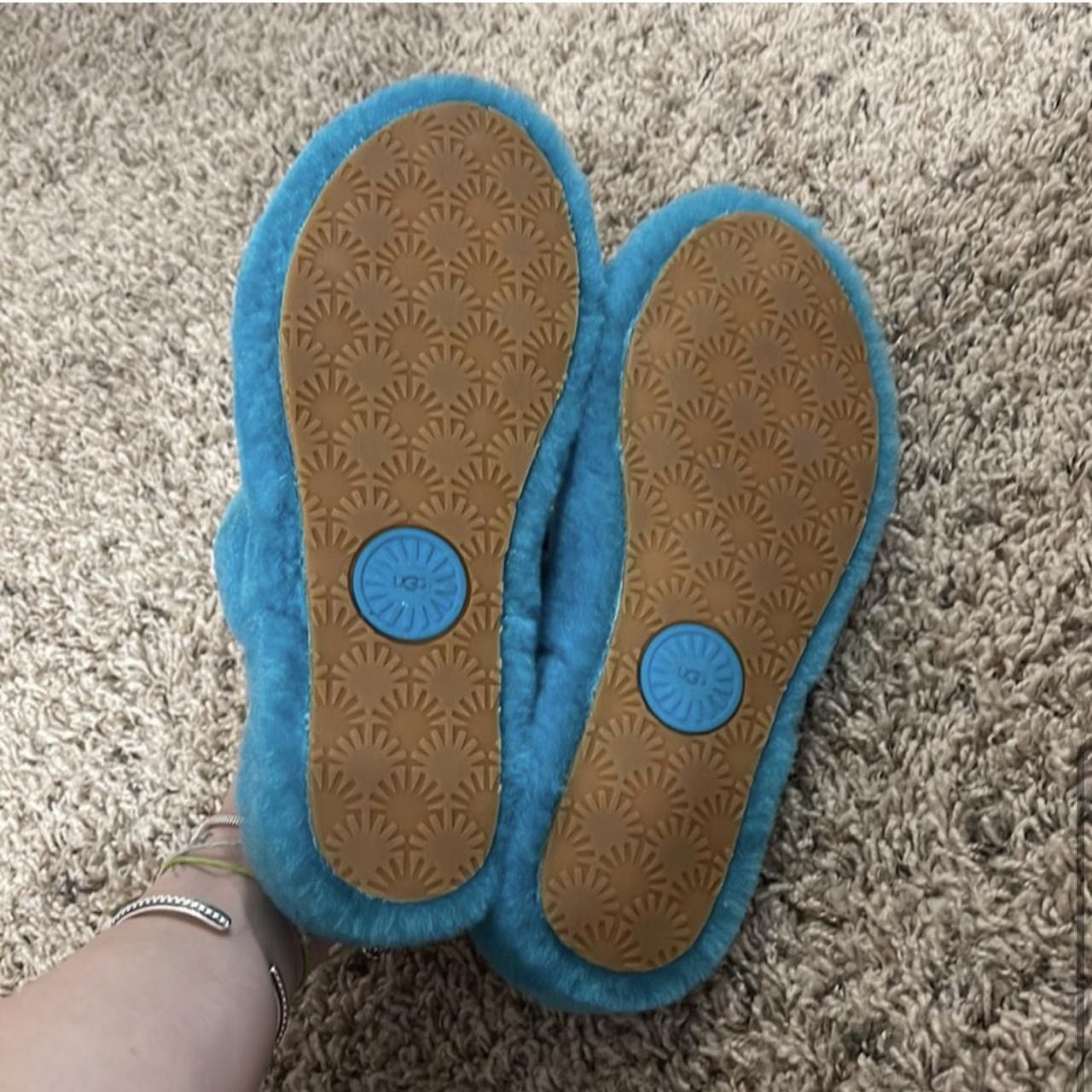 Ugg NWOT Ugg Slippers Size US 7 / IT 37 - 7 Thumbnail