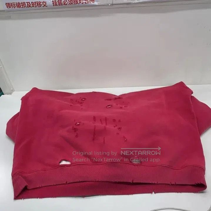 Balenciaga Balenciaga Classic Distressed Red Hooded Sweatshirt. Size US XXS / EU 40 - 9 Thumbnail