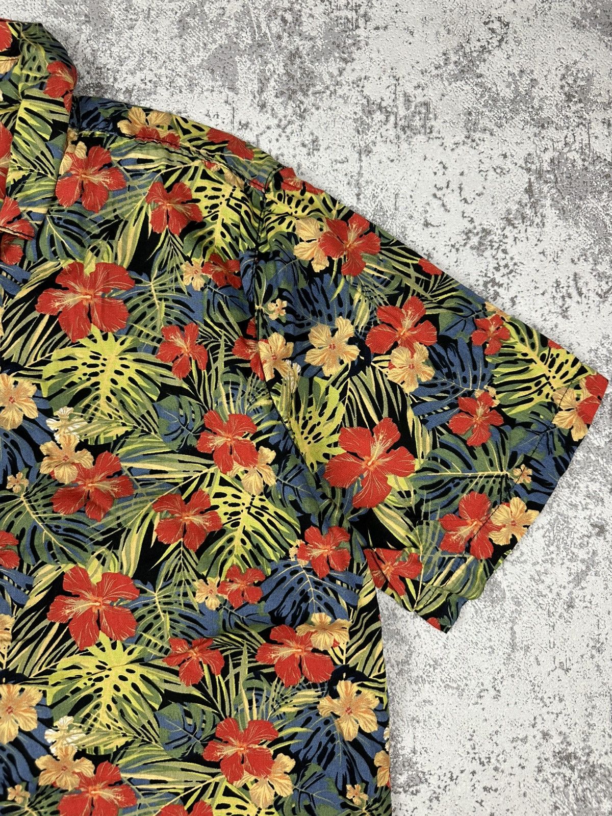 Urban Classics Floral Hawaiian Shirt Bold Tropical Print Size US L / EU 52-54 / 3 - 4 Thumbnail