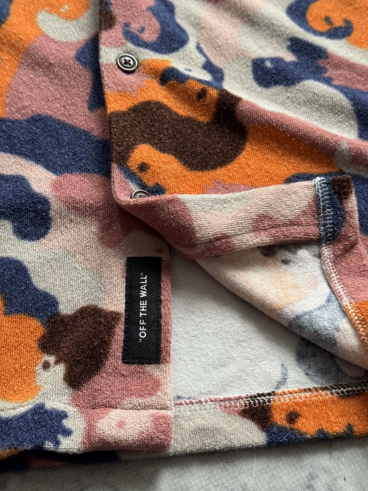 Vans VANS, MENS SIZE M, HAWAIIAN TYRIS WINTER BUTTON-DOWN SHIRT Size US M / EU 48-50 / 2 - 3 Thumbnail