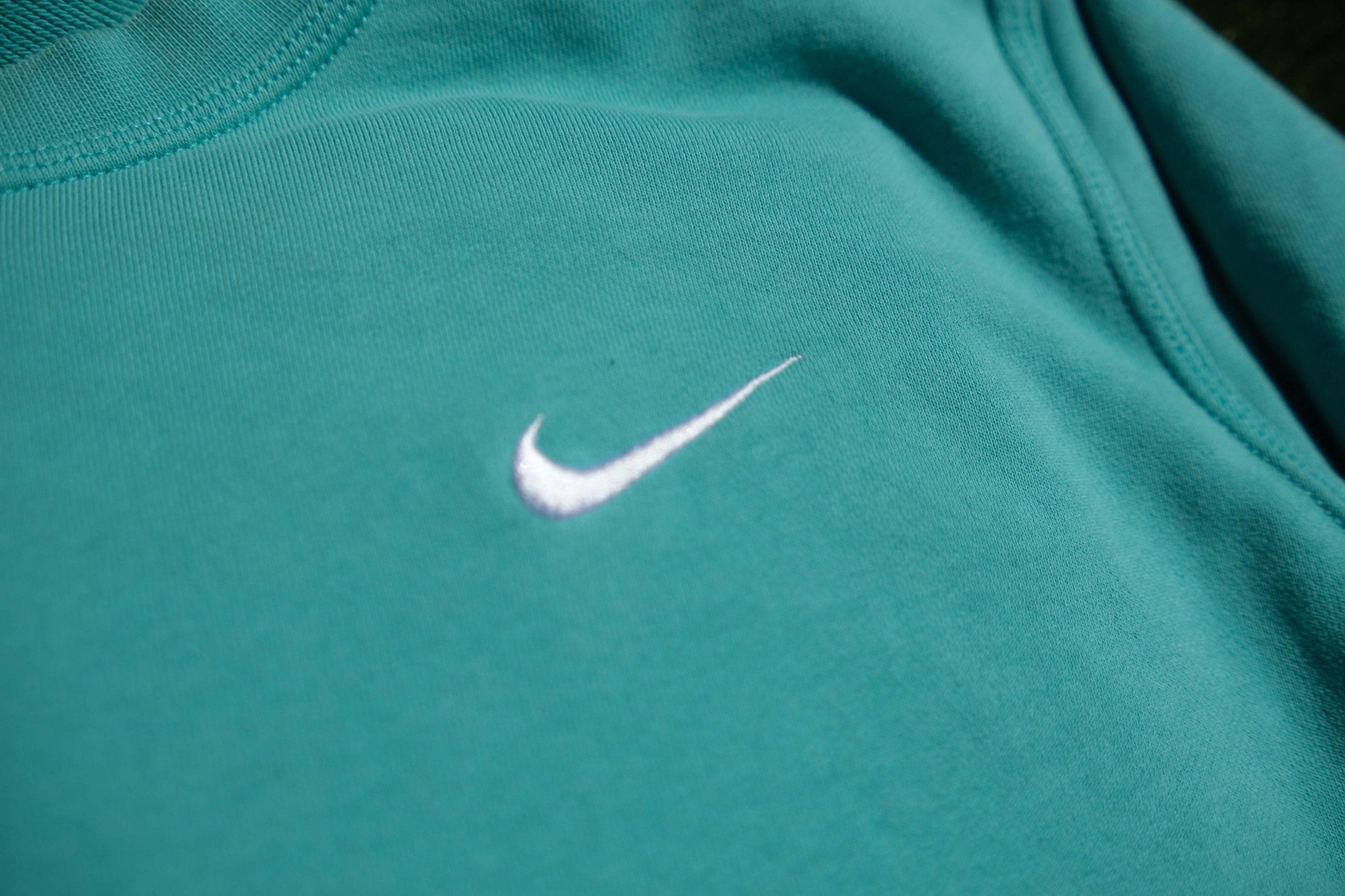 Nike Vintage Nike Embroidered Logo Sweatshirt Size US L / EU 52-54 / 3 - 1 Thumbnail