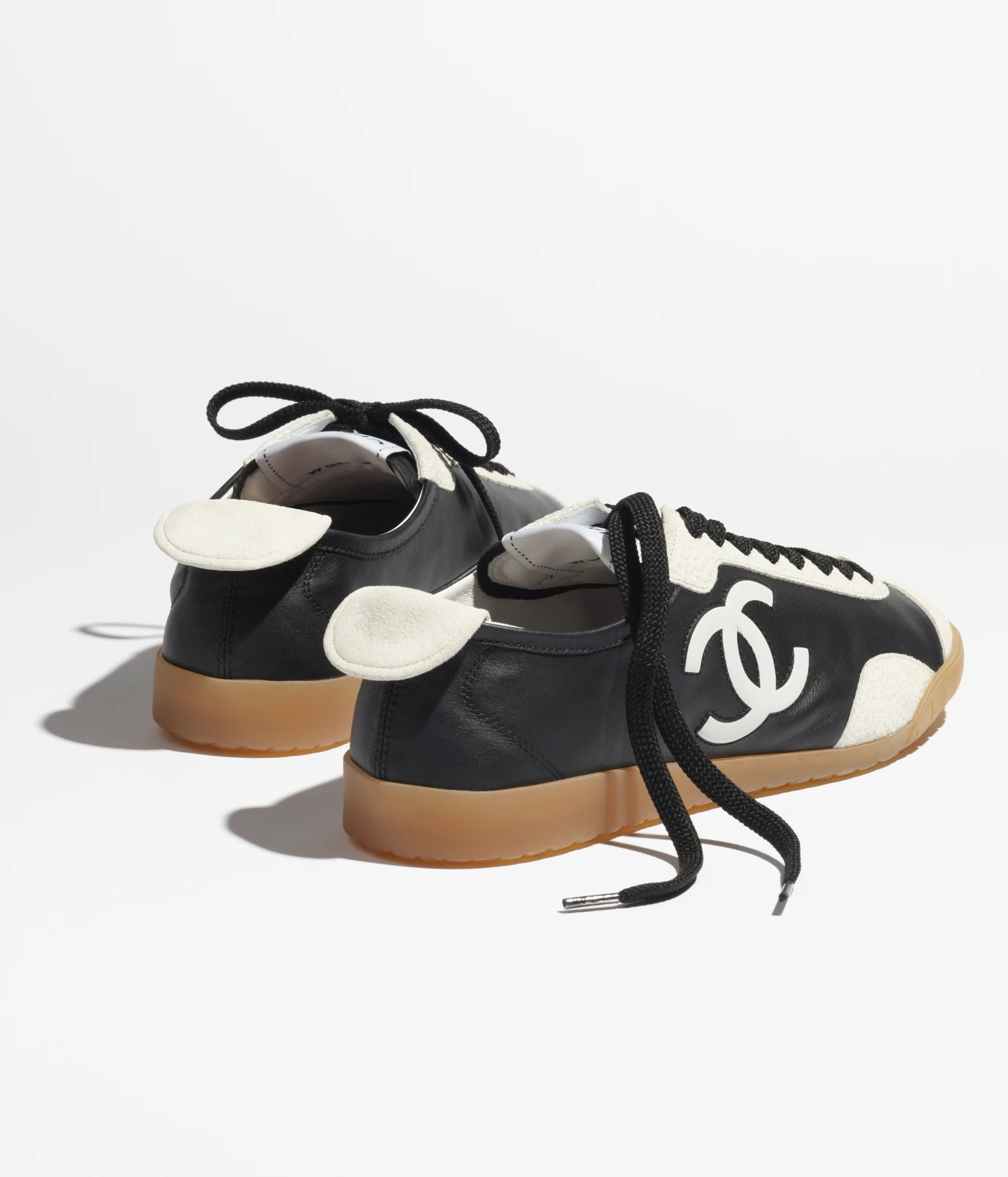 Chanel 26P White Leather Suede CC Logo Runner Trainer Sneaker 39 Size US 9 / IT 39 - 7 Thumbnail