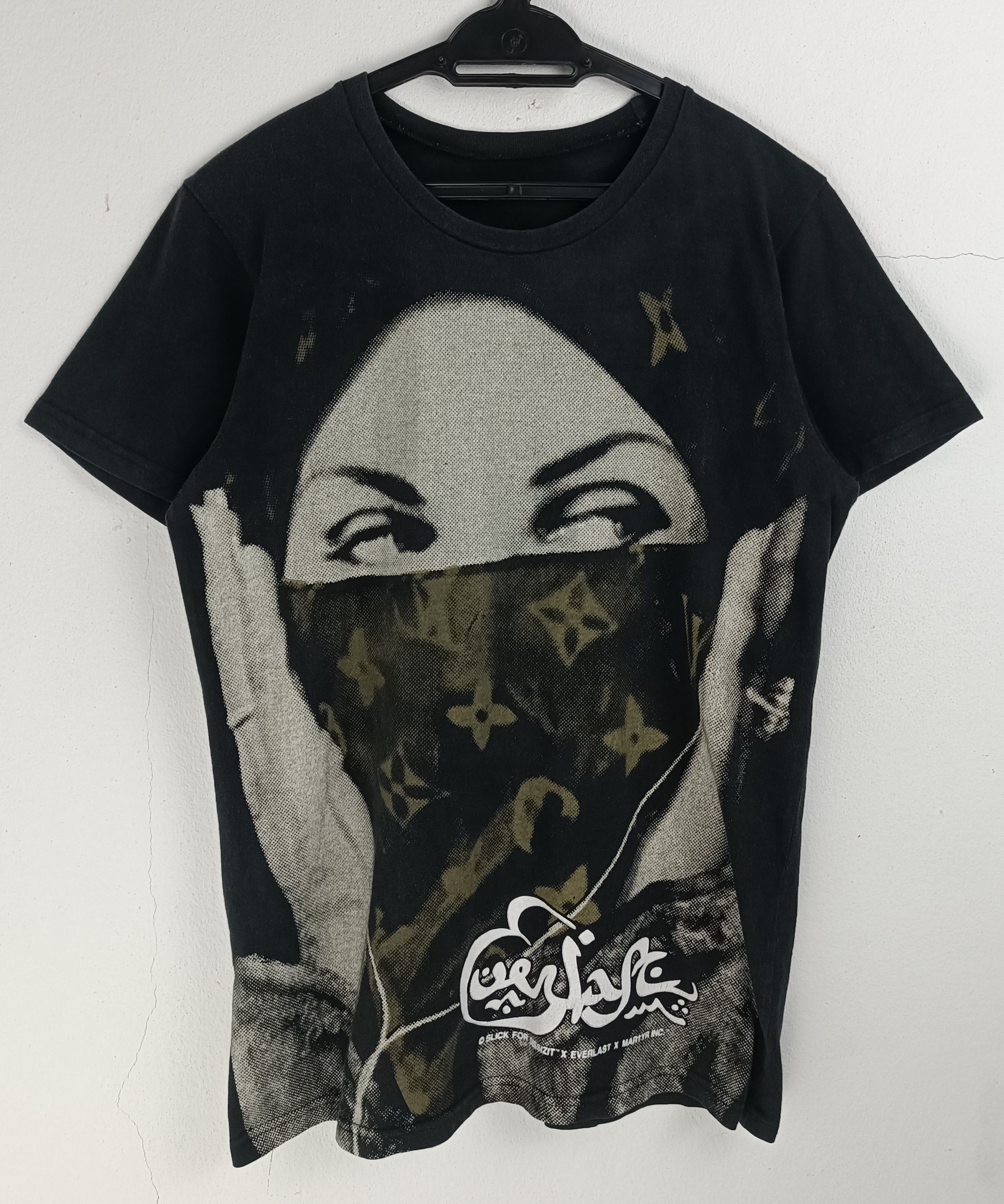 Vintage VINTAGE GIRL WITH LV KEFFIYEH PROTEST PEACE LOVE TEE Size US M / EU 48-50 / 2 - 3 Thumbnail