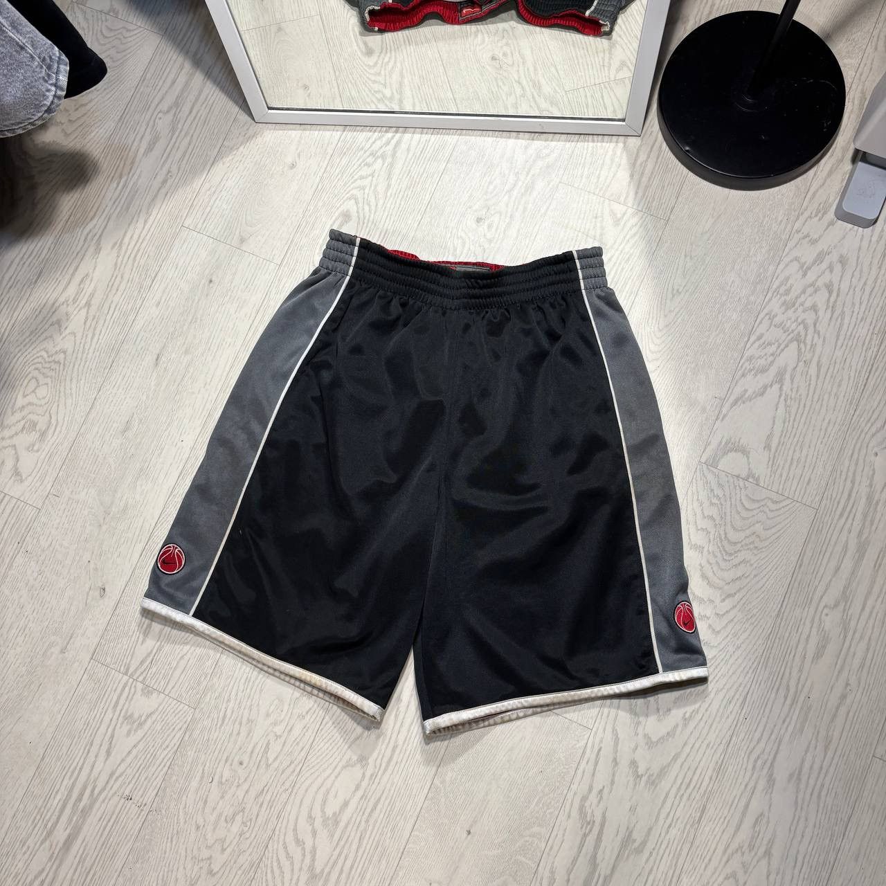 Nike Vintage Nike Basketball short Size:M Size US 32 / EU 48 - 1 Thumbnail