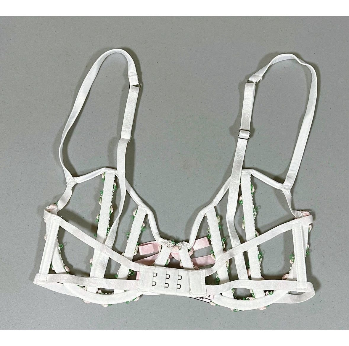 Victoria's Secret White Flowers Floral Cut-Out Bra Bralette Lingerie Size 34C🎀 Size S / US 4 / IT 40 - 5 Thumbnail