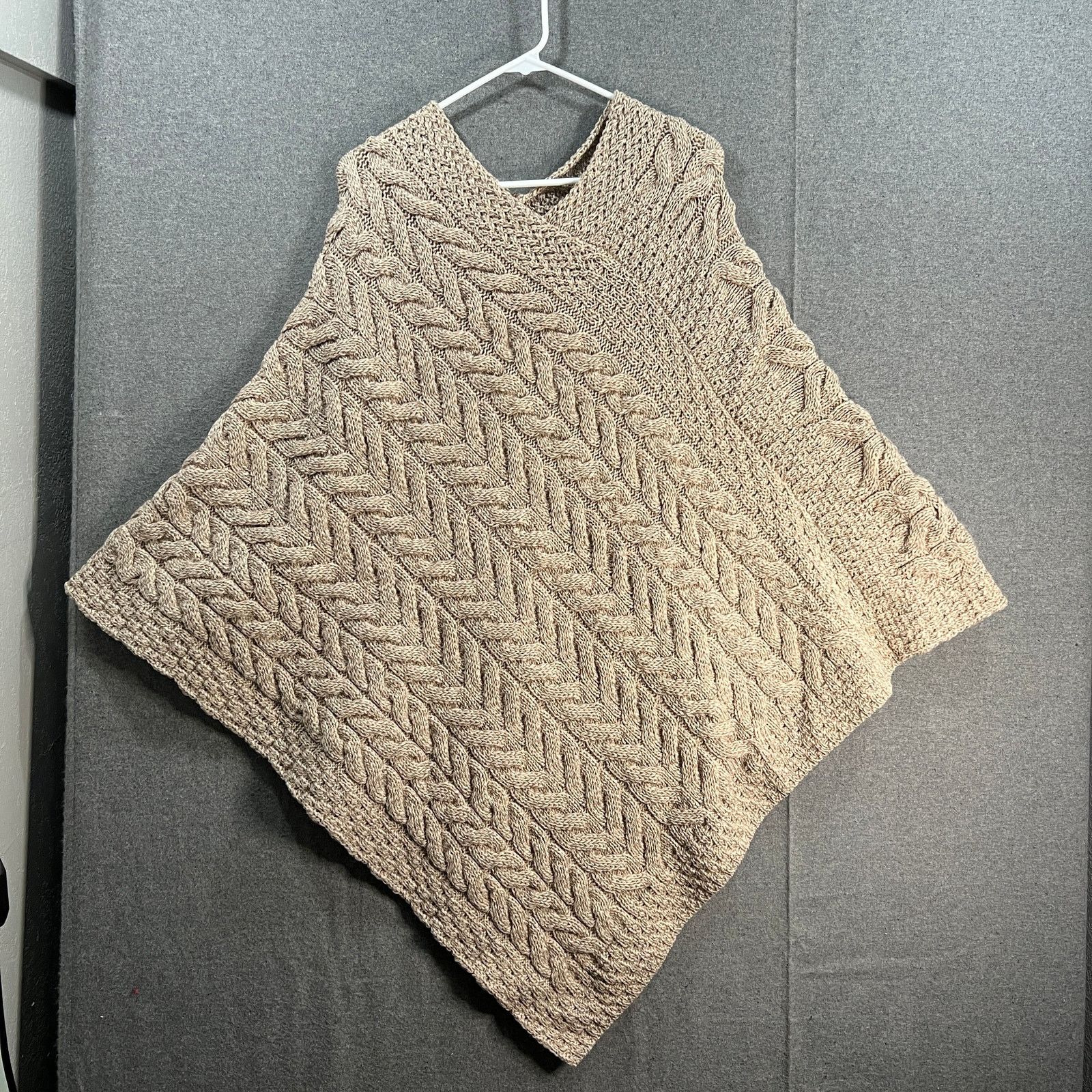 Aran Crafts Kilronan Merino Wool V-Neck Pancho Size M / US 6-8 / IT 42-44 - 1 Thumbnail