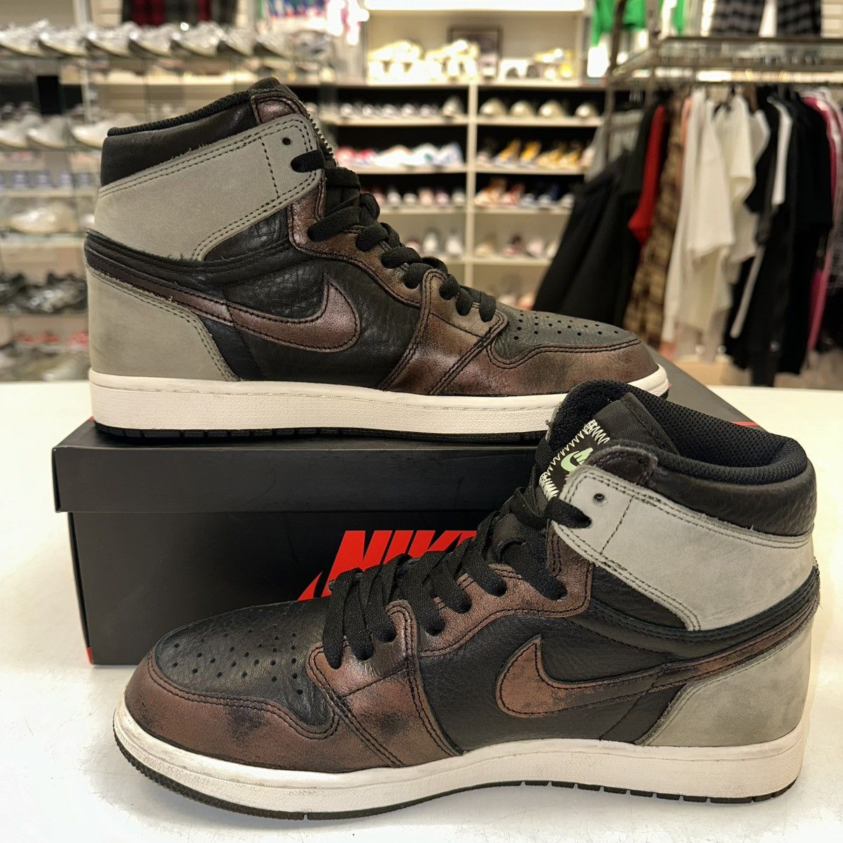 Jordan Brand Size 10 - Air Jordan 1 Retro High OG Patina 555088-033 Size US 10 / EU 43 - 2 Thumbnail