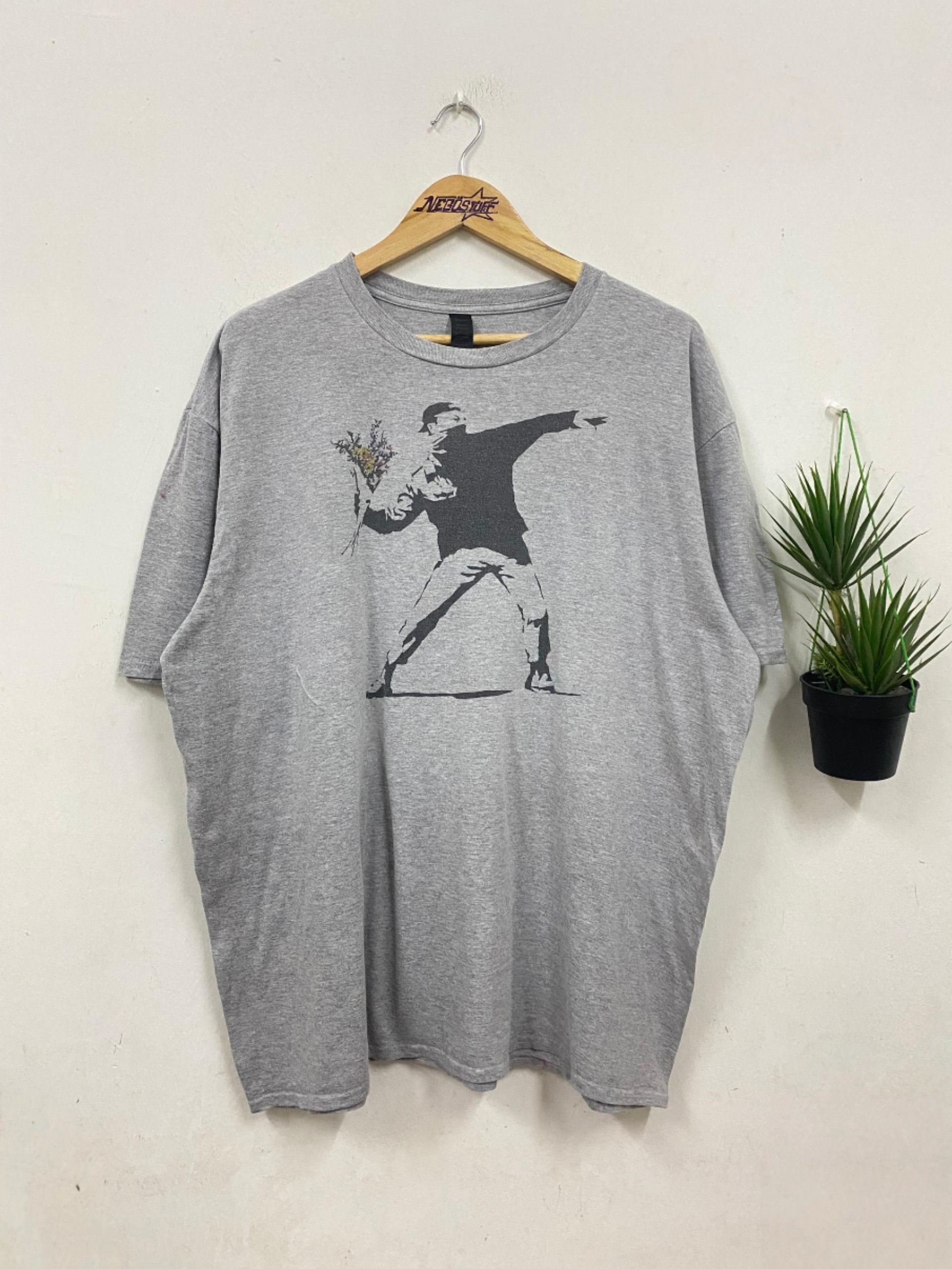 Vintage Vintage Y2K art BANKSY promo t shirt Size US XL / EU 56 / 4 - 1 Thumbnail