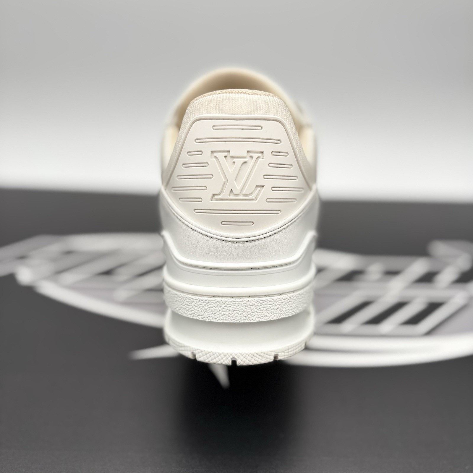 Louis Vuitton Louis Vuitton Trainer ' White ' | EXCELLENT CONDITION! Size US 8.5 / EU 41-42 - 4 Thumbnail