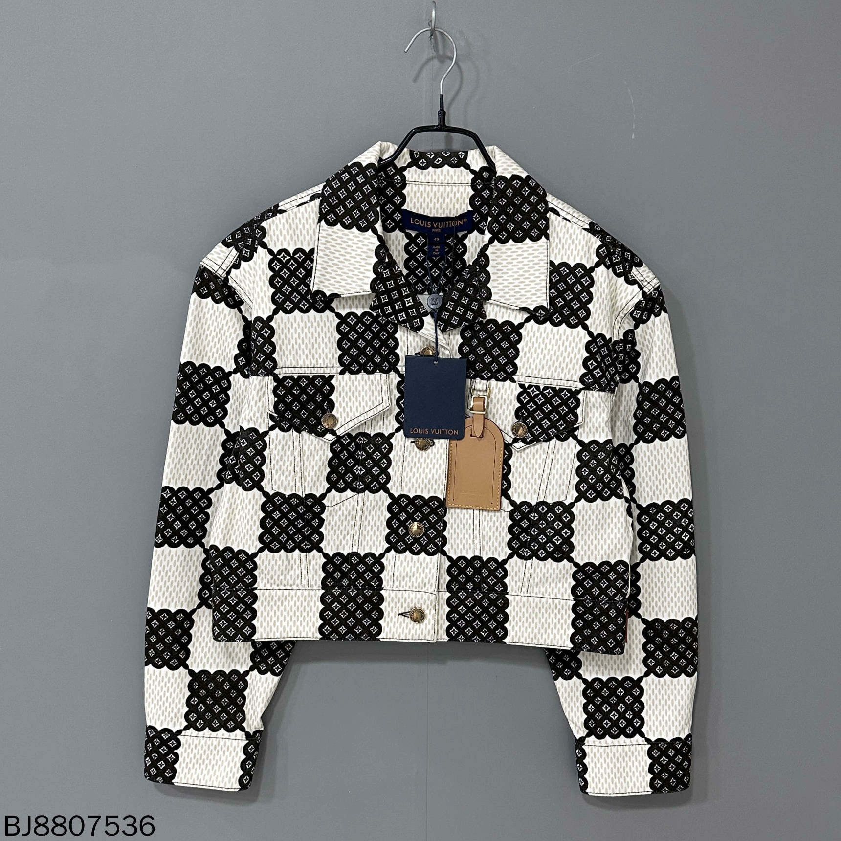 Louis Vuitton Louis Vuitton Denim Jacket 40 Women Size M / US 6-8 / IT 42-44 - 1 Thumbnail