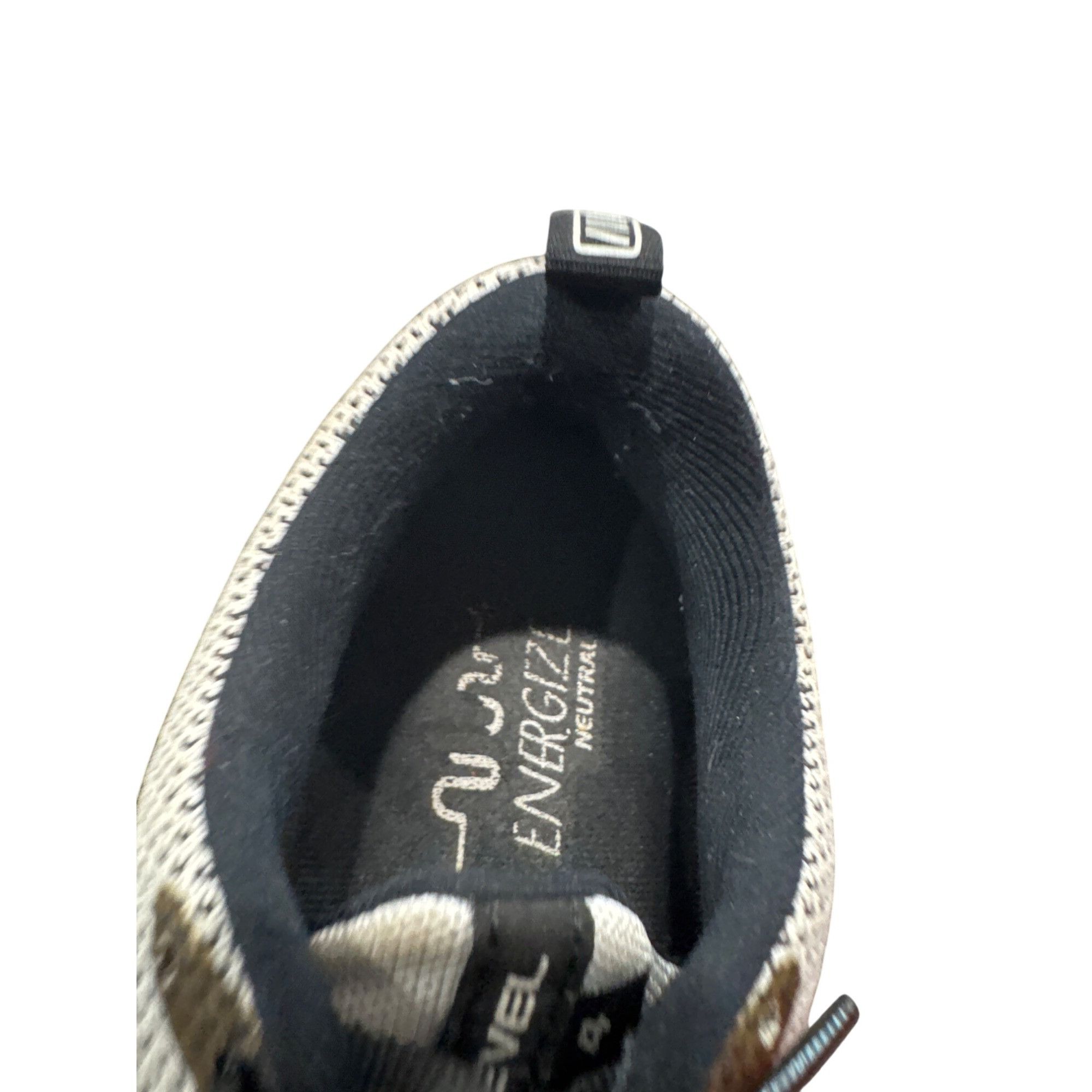 Brooks Brooks Revel 4 Womens white black running sneakers shoes siz Size US 6 / IT 36 - 15 Thumbnail
