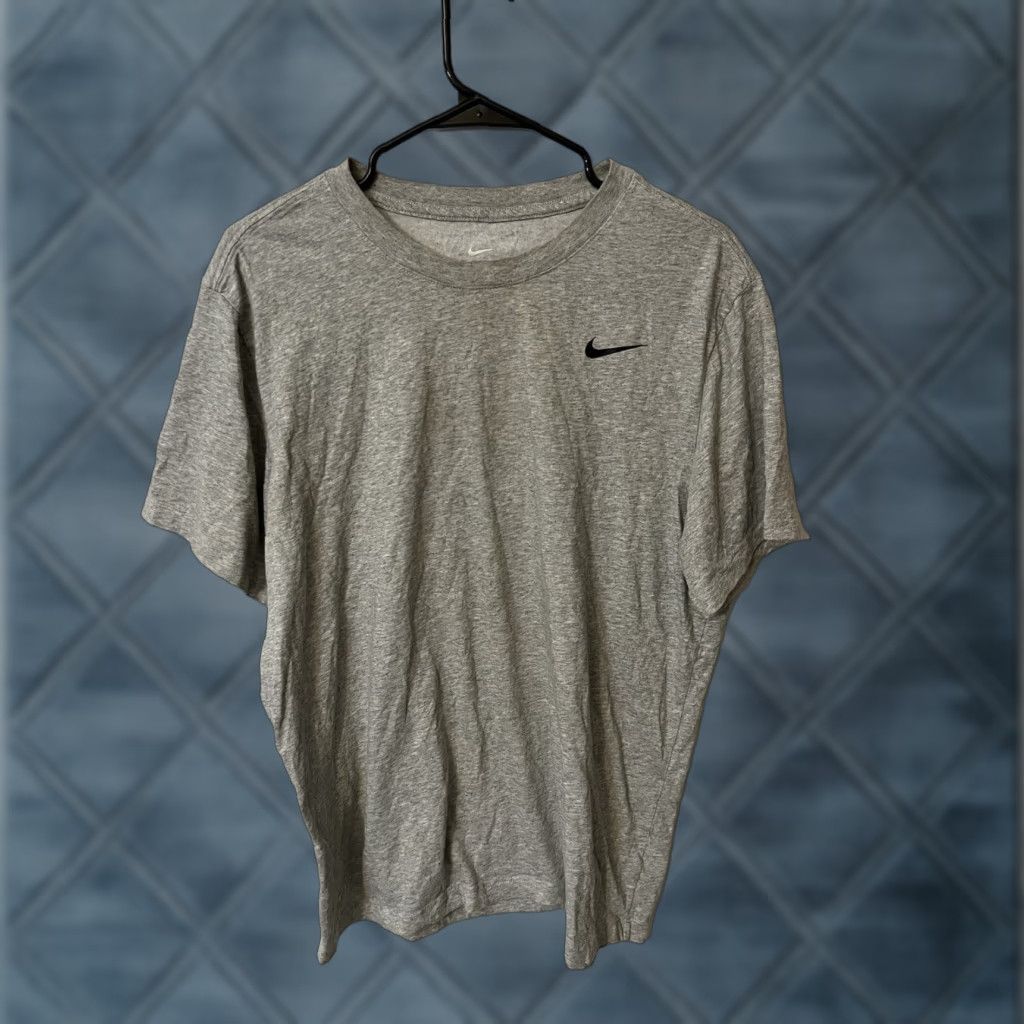 Nike Nike Dri-Fit Tee T-Shirt Mens Gray Large Athletic Short Sleeve Crew Neck Logo Graphic 90s Sports Nike Elite T-Shirt Mens L Gray Size US L / EU 52-54 / 3 - 1 Thumbnail