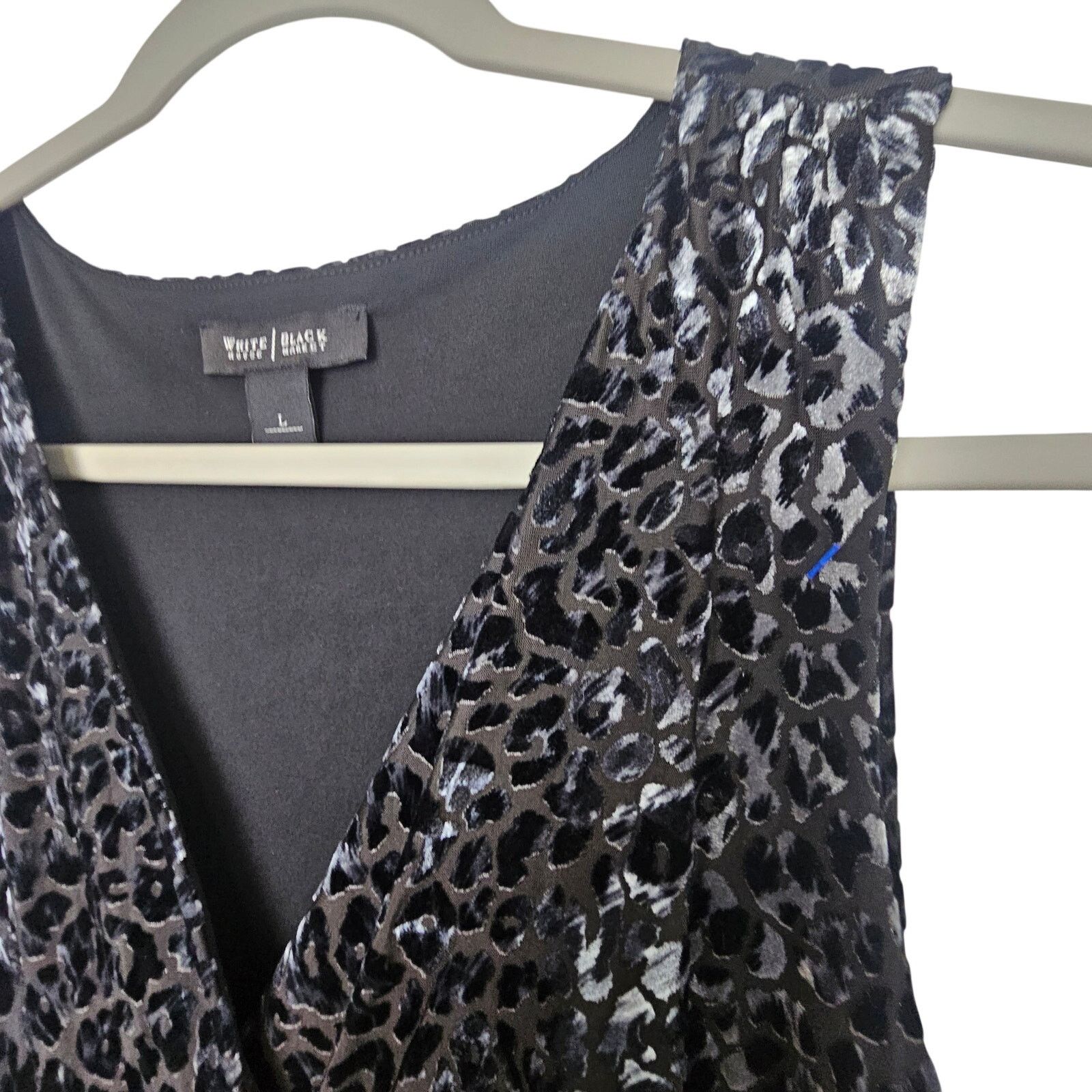 White House Black Market White House Black Market Womens Velvet Burnout Surplice Top Size L / US 10 / IT 46 - 4 Thumbnail