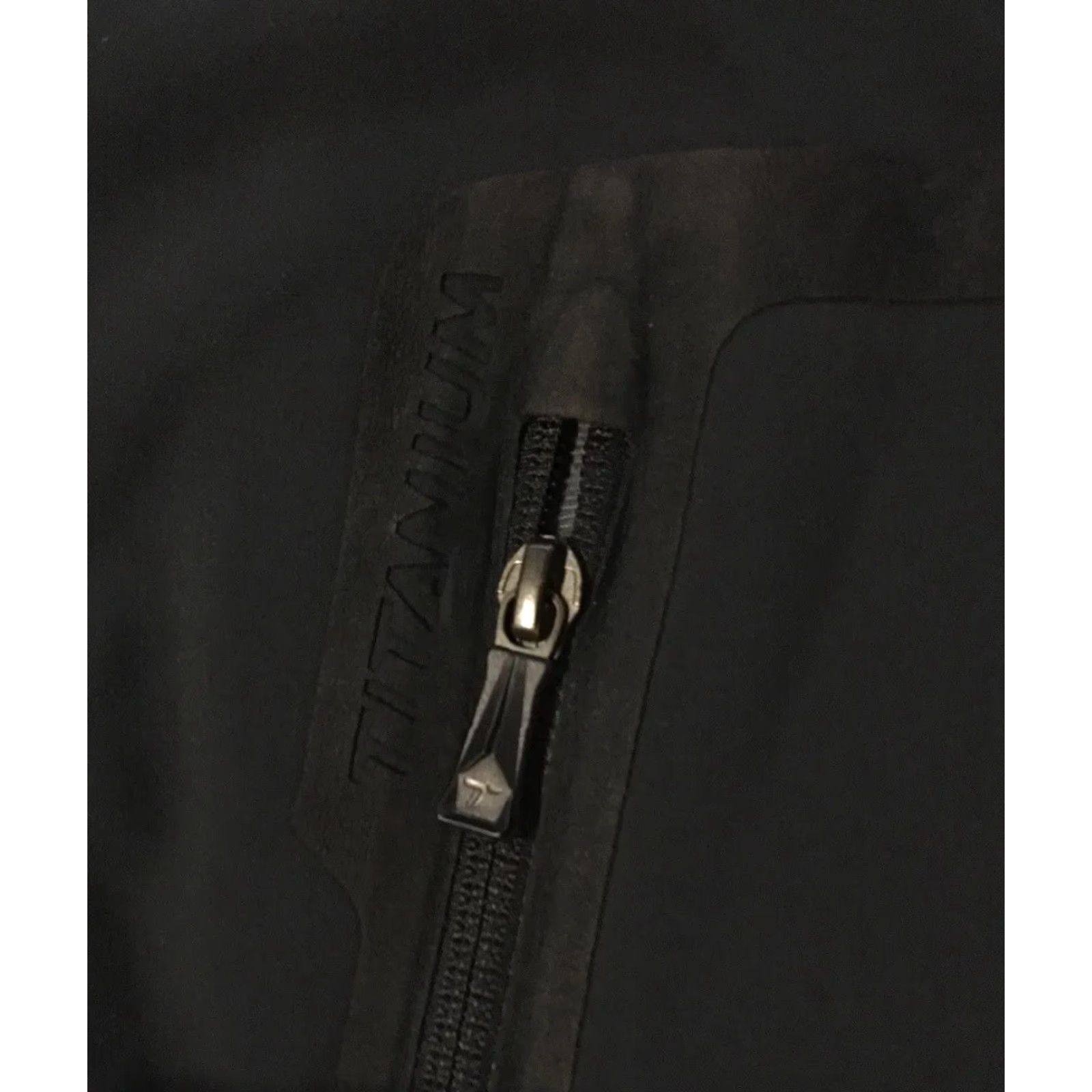 Vintage VINTAGE Columbia Titanium Soft Shell Jacket L Black Men Size Regular Hiking Climbing Ski Snowboard 90s Bar? Size US L / EU 52-54 / 3 - 3 Thumbnail