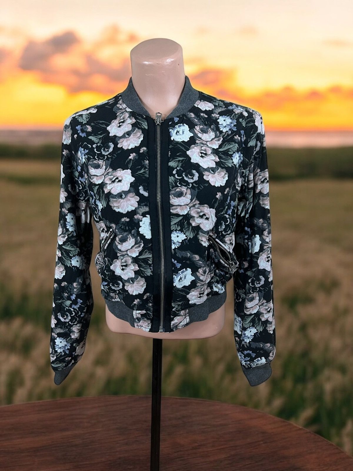 Abercrombie & Fitch Abercrombie & Fitch floral viscose bomber jacket size M Size M / US 6-8 / IT 42-44 - 1 Thumbnail