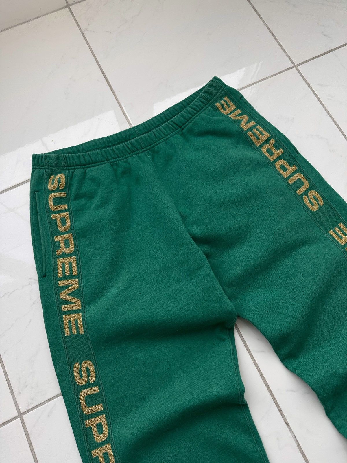 Supreme Supreme Green Sweatpants Size US 34 / EU 50 - 4 Thumbnail