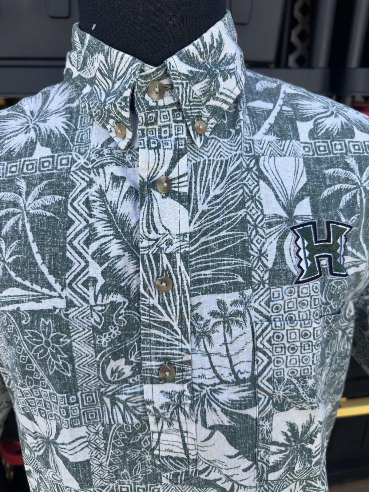 Kahala PreOwned Kahala Hawaiian Print University Of Hawaii Men's L Size US L / EU 52-54 / 3 - 3 Thumbnail