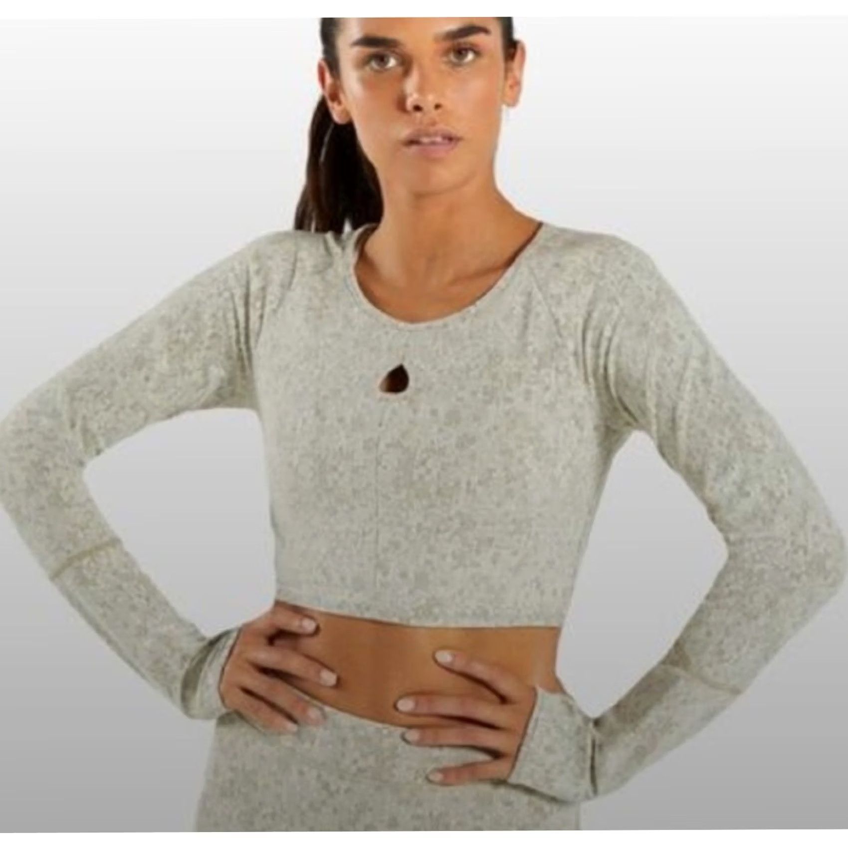 Gymshark Gymshark Top Womens XS Green Long Sleeve Crop Keyhole Neck Khaki Marl Thumbhole Fleur Texture Size XS / US 0-2 / IT 36-38 - 2 Thumbnail