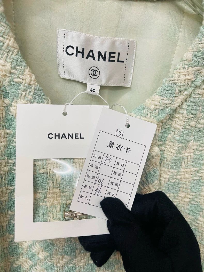 Chanel Chanel 23 Spring and Summer Mint Green Double-breasted Shor Size S / US 4 / IT 40 - 4 Thumbnail