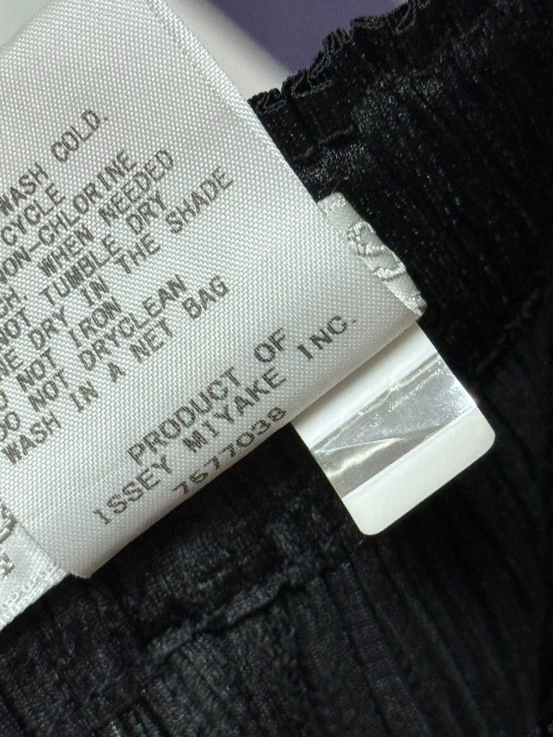 Issey Miyake Issey Miyake size:3 Black pleated shorts Size US 26 / EU 42 - 5 Thumbnail