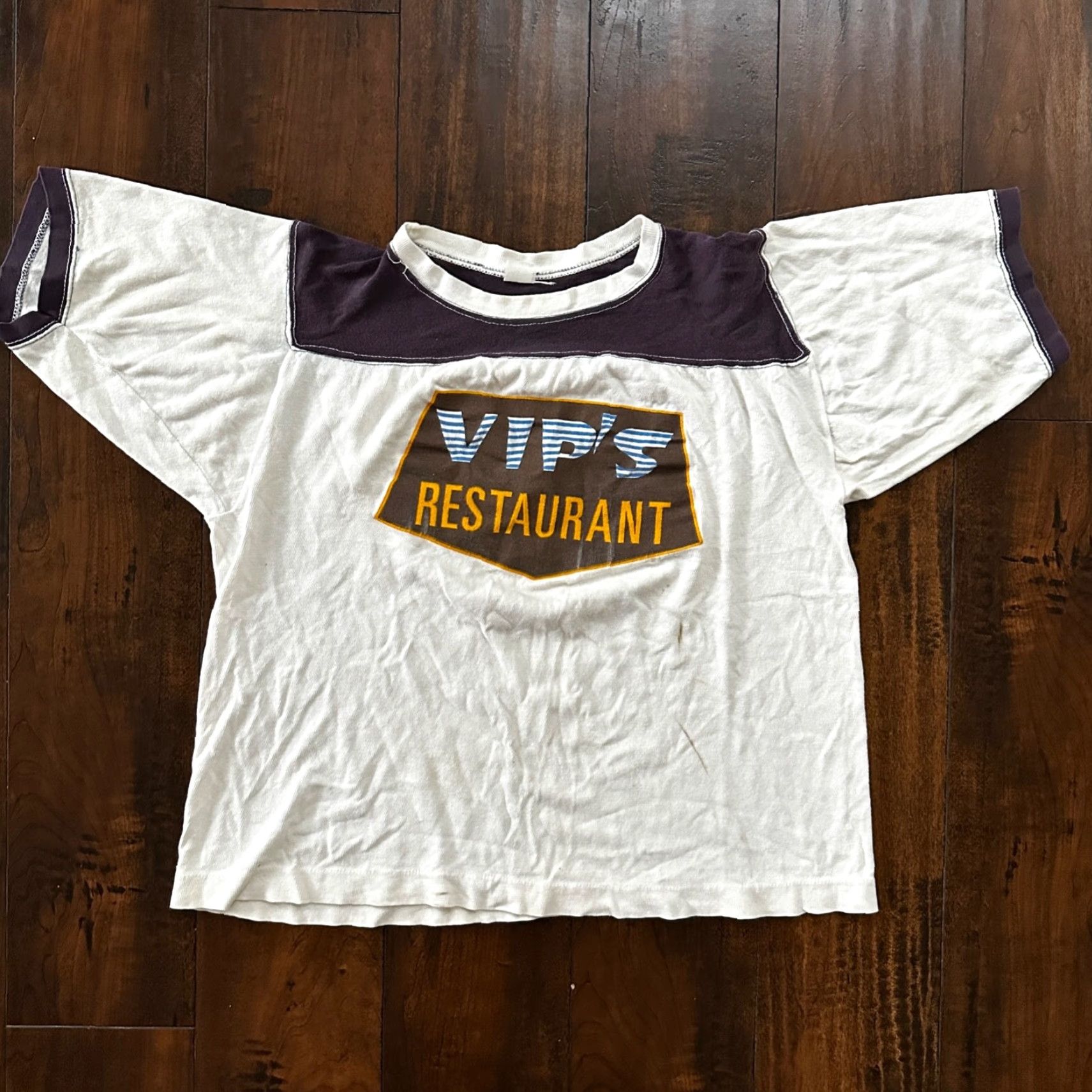Vintage VINTAGE VIPs Restaurant 1970s T-Shirt 70s #1 Rockabilly Solid White Short Sleeve Crew Neck Men S Graphic Print Vintage 80s 90s Boys Mens Size US S / EU 44-46 / 1 - 2 Thumbnail