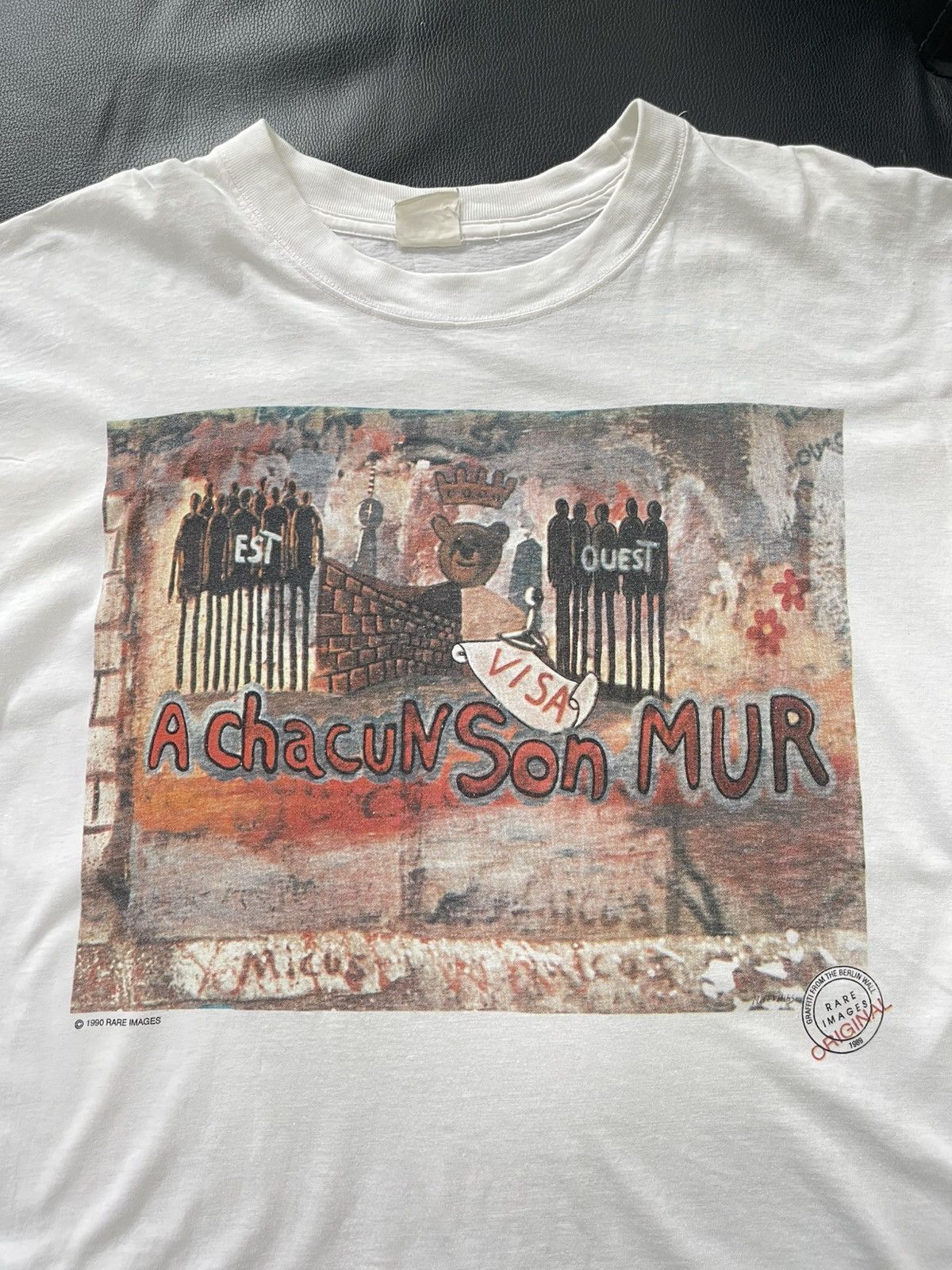 Vintage Graffiti From The Berlin Wall Rare Image 1990s T shirt Size US L / EU 52-54 / 3 - 3 Thumbnail