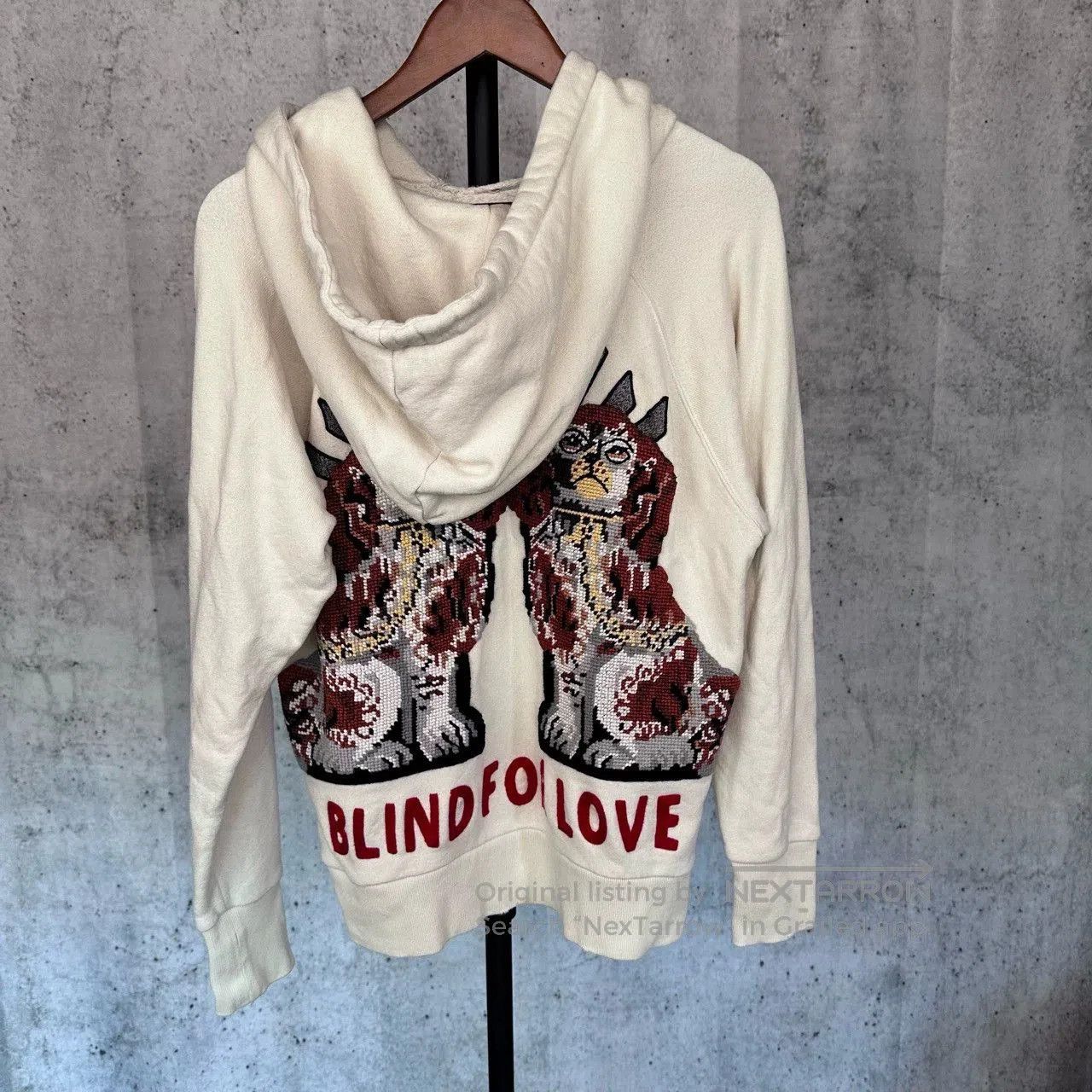 Gucci gucci ivory logo hoodie with dog embroidery. Size XXS / US 00 / IT 34 - 6 Thumbnail