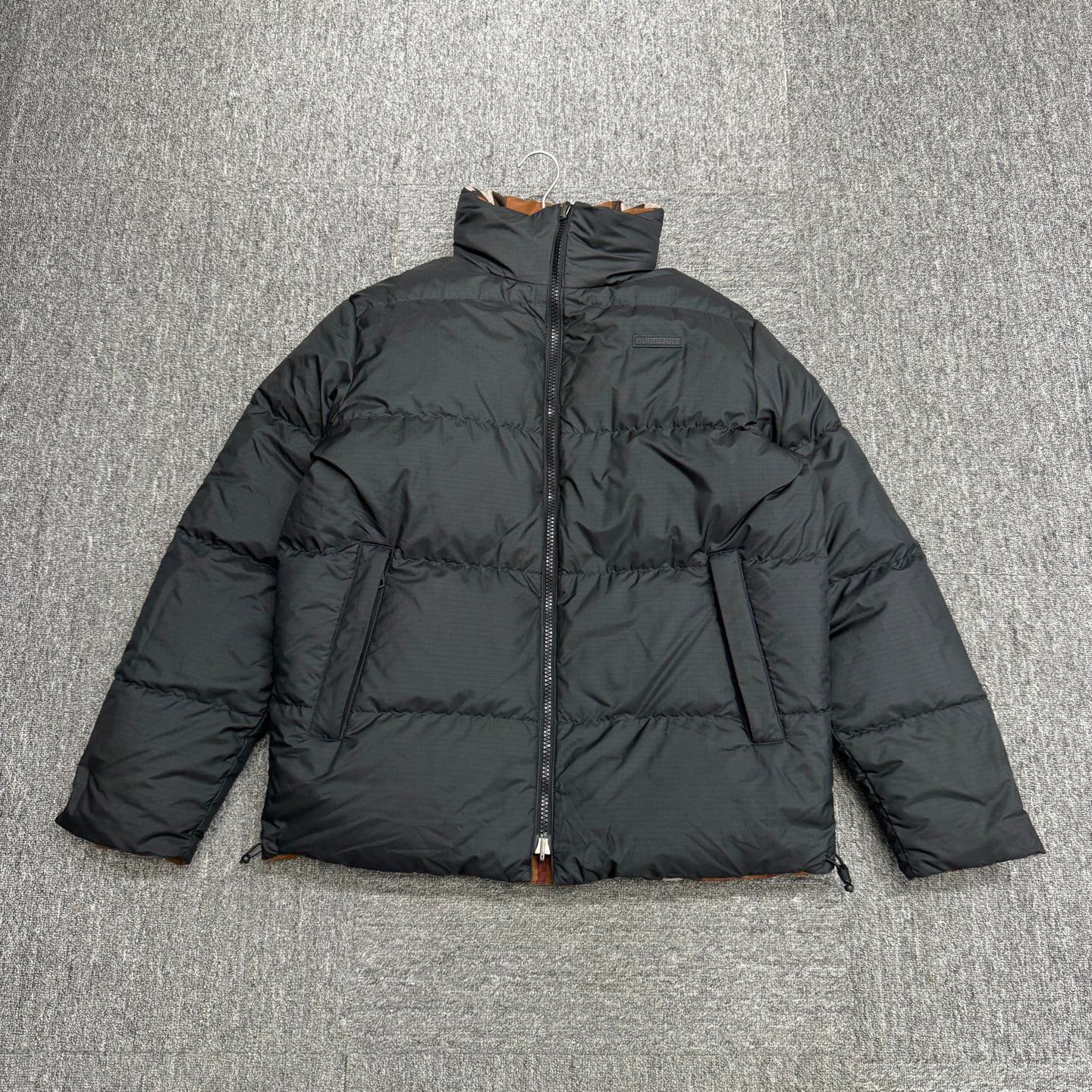 Burberry Burberry Check Reversible Down Jacket S Size S / US 4 / IT 40 - 1 Thumbnail