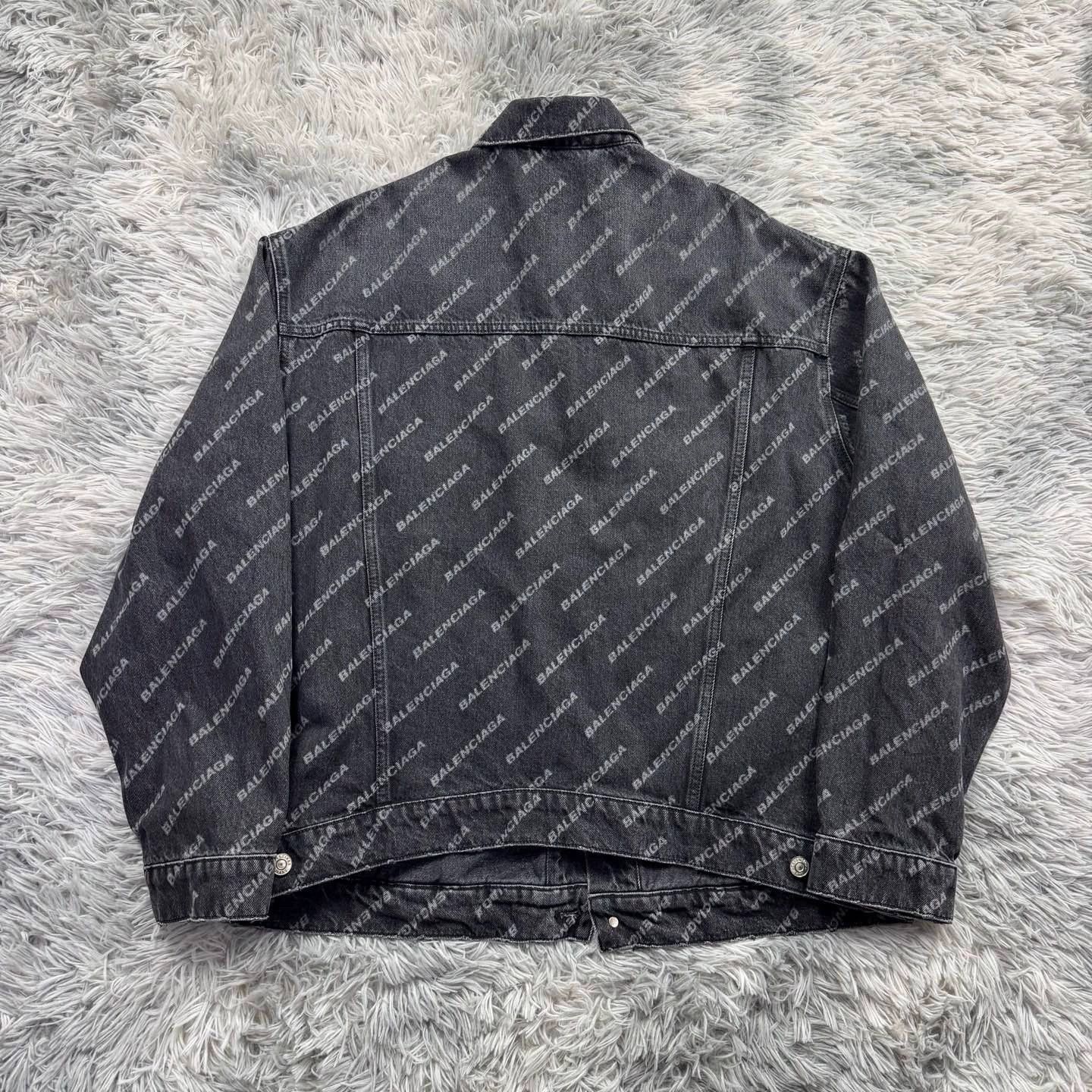 Balenciaga Balenciaga Denim Jacket with Distressed Sleeves Size US S / EU 44-46 / 1 - 4 Thumbnail