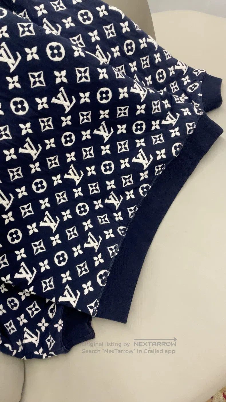 Louis Vuitton Louis Vuitton Navy Blue Full Print Embossed Sweatshirt Size US XS / EU 42 / 0 - 5 Thumbnail